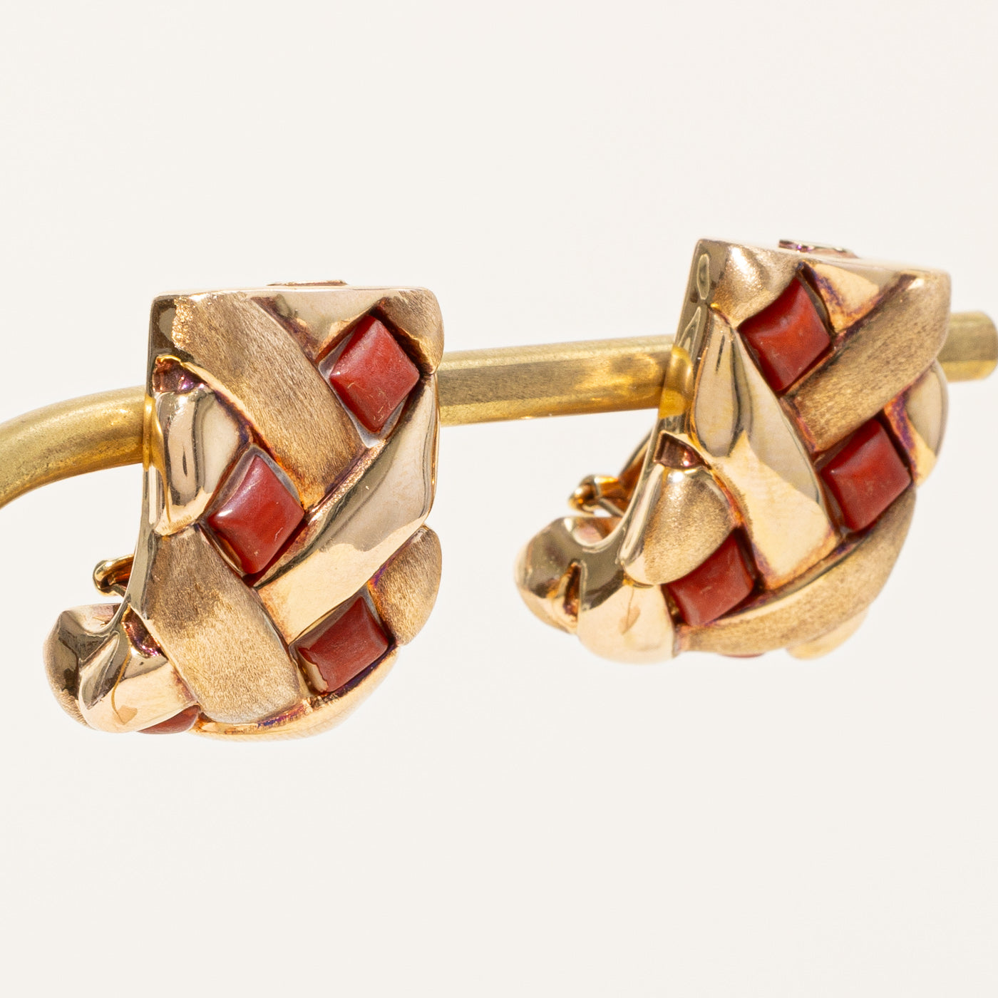 Boucles d'oreilles style tissé corail | 2,80 ct |