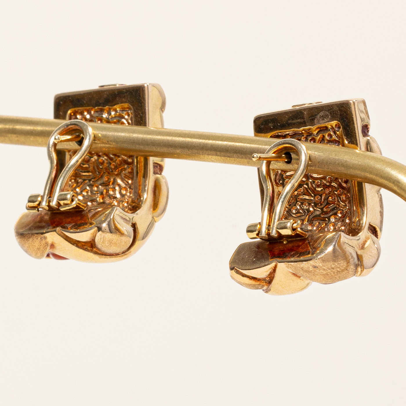 Boucles d'oreilles style tissé corail | 2,80 ct |