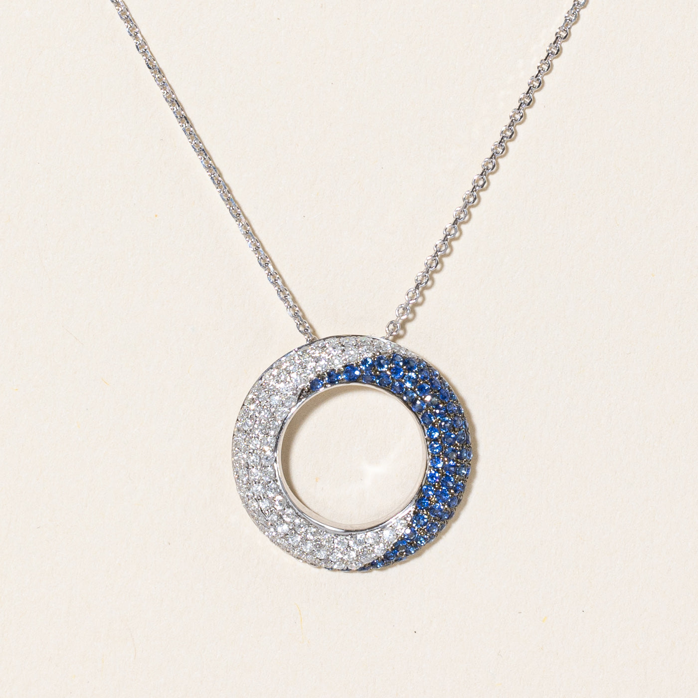 Collier pendentif couronne saphir et diamants | 0,55 ct, 0,45 ct | 40,6 cm |
