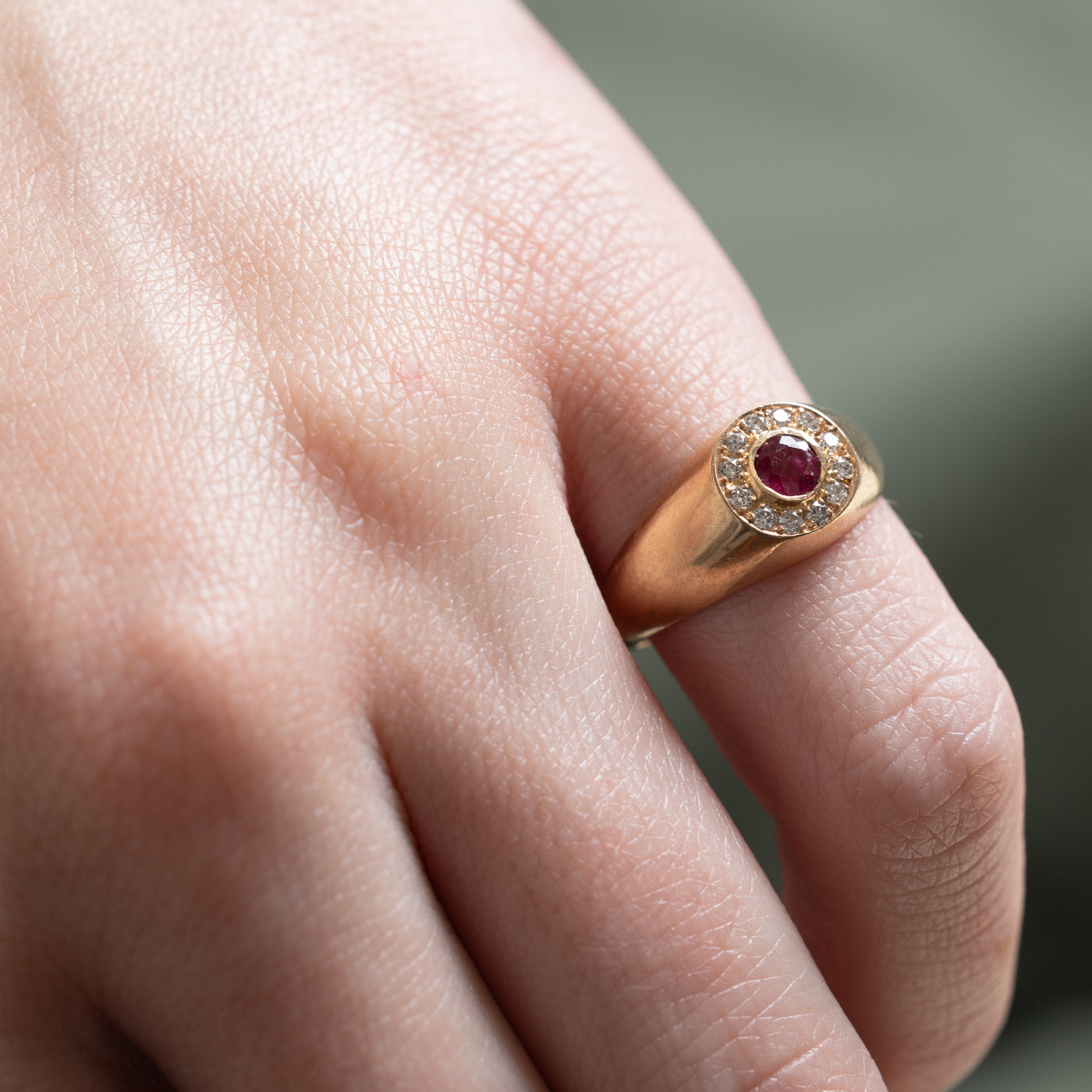 Bague halo rubis et diamants | 0,20 ct, 0,12 ct au total | Taille 4,5
