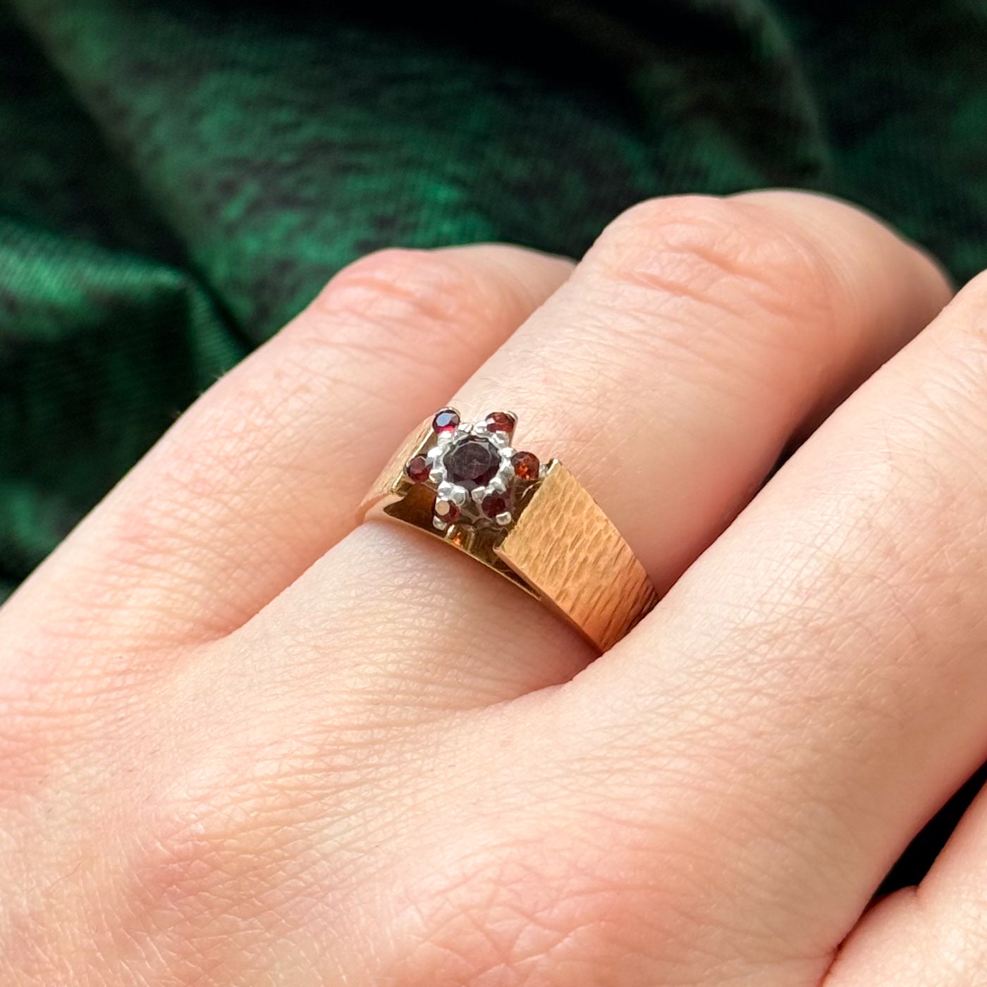 Garnet Cocktail Ring | 0.25ctw | SZ 5.5 |
