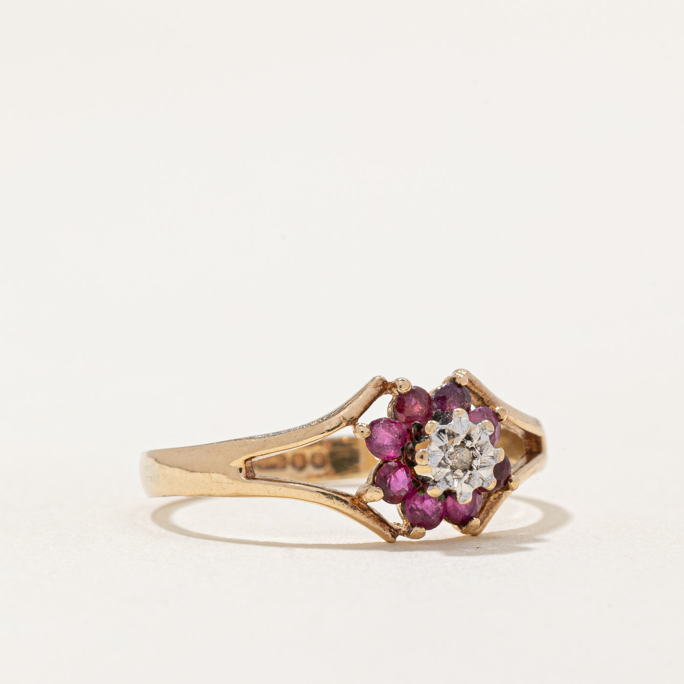 1977 Edinburgh Ruby & Diamond Ring | 0.12ctw, 0.005ct | SZ 6.5 |