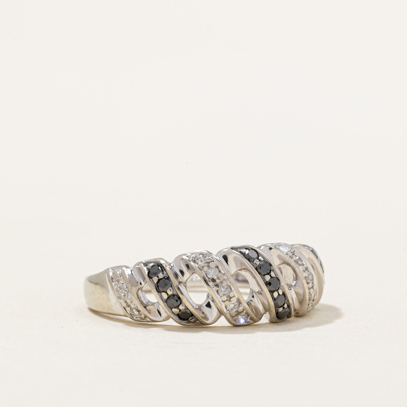 Black & White Diamond Ring | 0.20ctw | SZ 6.75 |