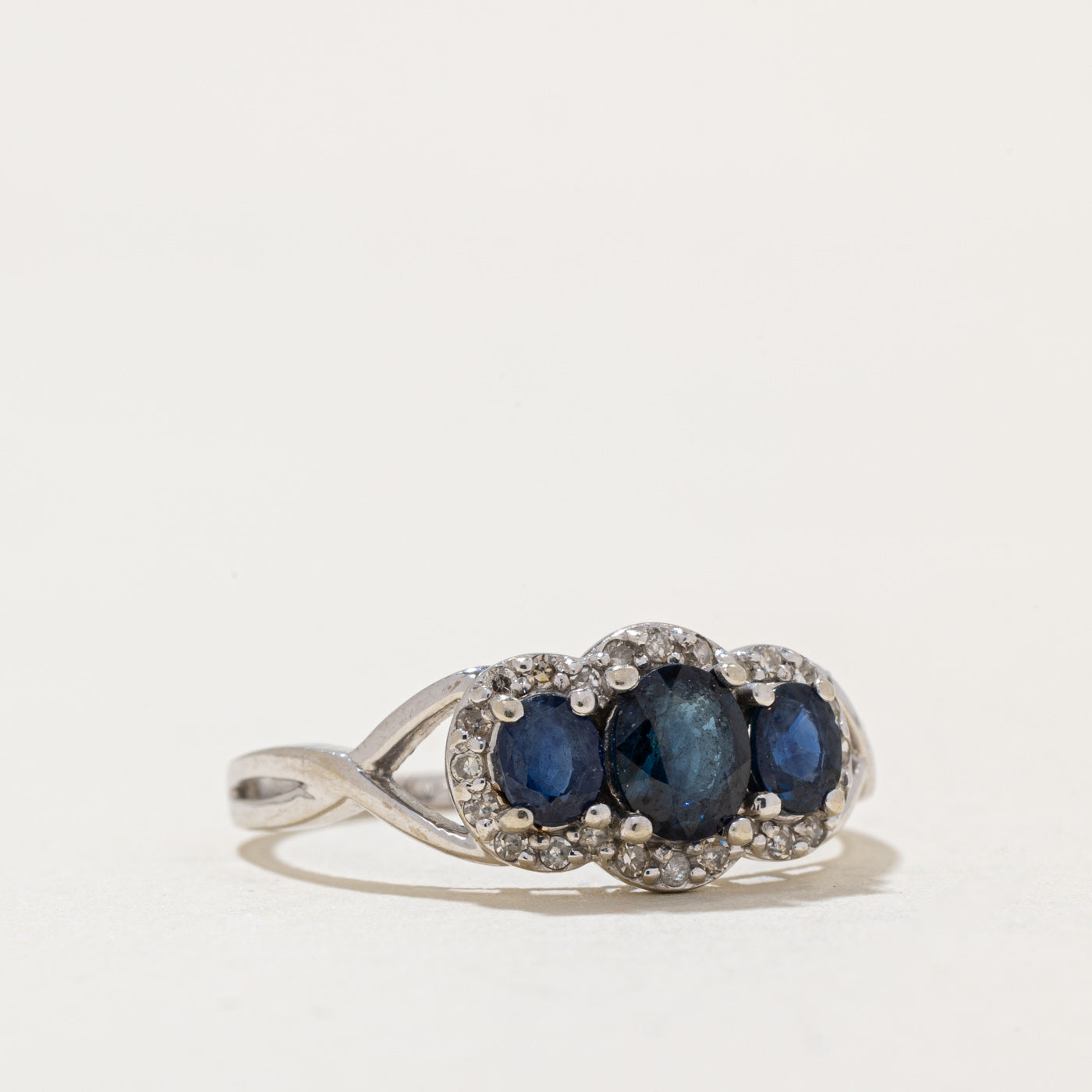 Bague saphir et diamants | 0,70 ct, 0,07 ct | Taille 6,5 |