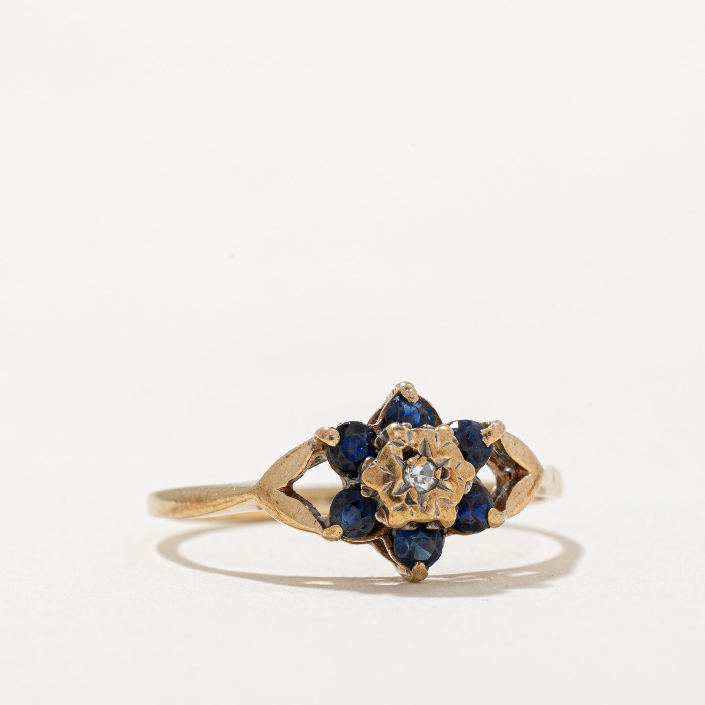 Bague saphir et diamants des années 1990 | 0,14 ct au total, 0,005 ct | Taille 4,75 |