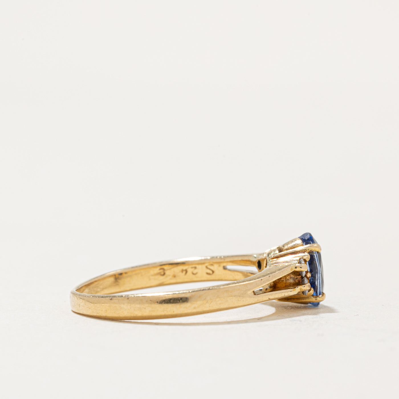 Bague cocktail saphir et diamants | 0,66 ct, 0,04 ct au total | Taille 6 |