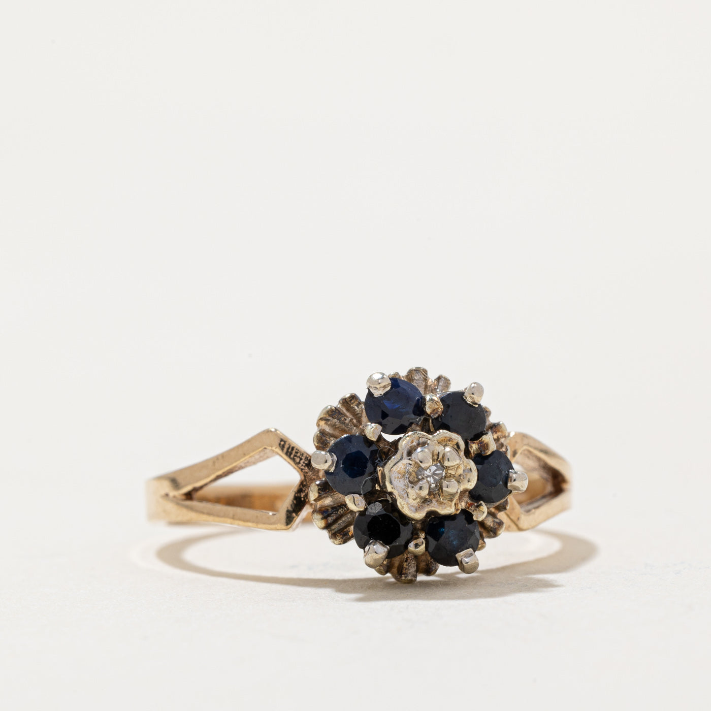 1977 London Sapphire & Diamond Ring | 0.60ctw, 0.02ct | SZ 7.25 |