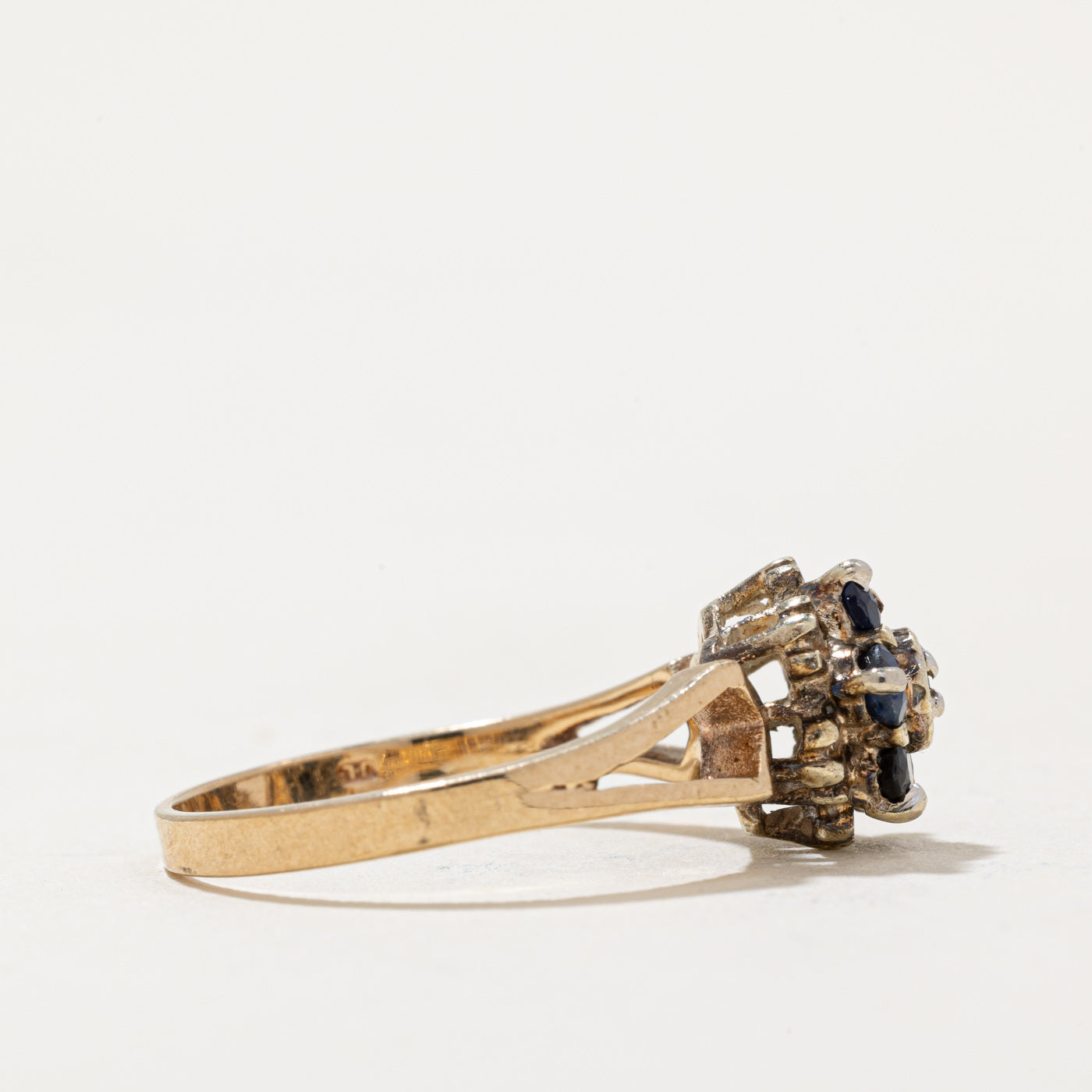 1977 London Sapphire & Diamond Ring | 0.60ctw, 0.02ct | SZ 7.25 |