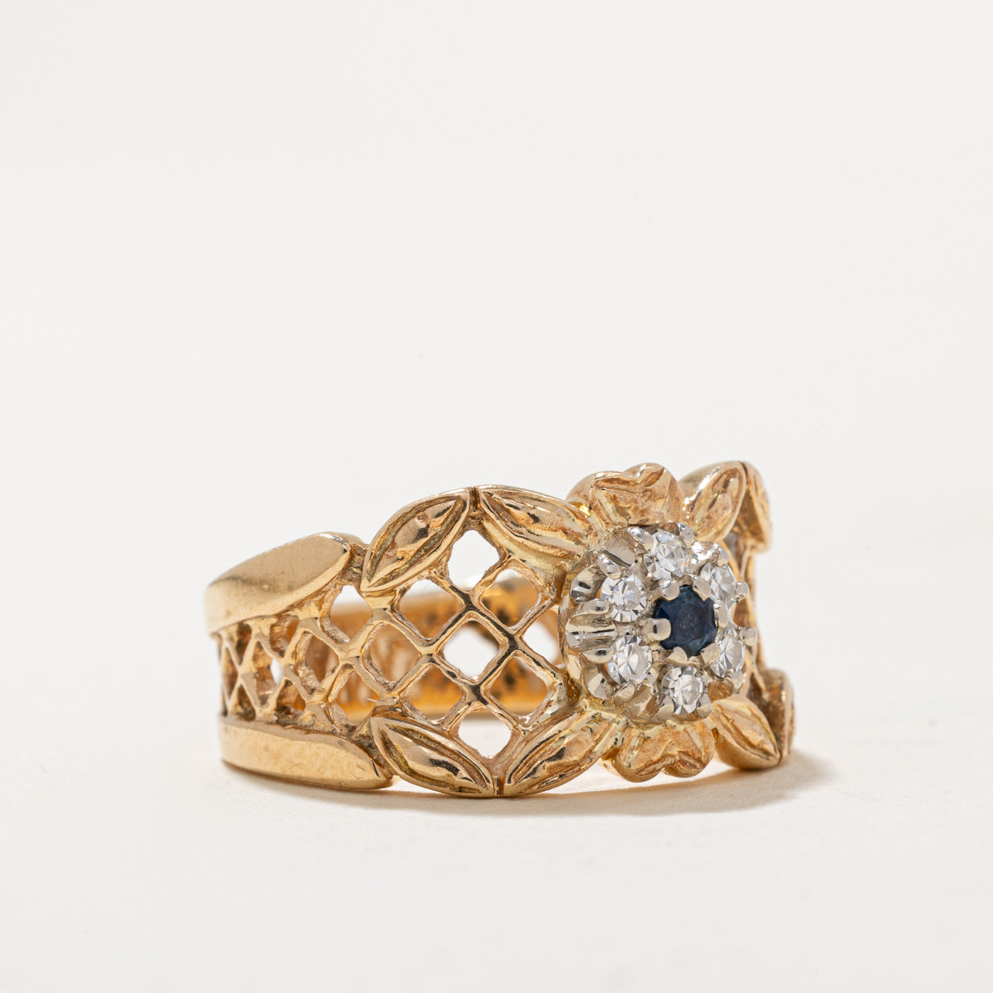 Sapphire & Diamond Halo Ring | 0.05ct, 0.08ctw | SZ 6 |