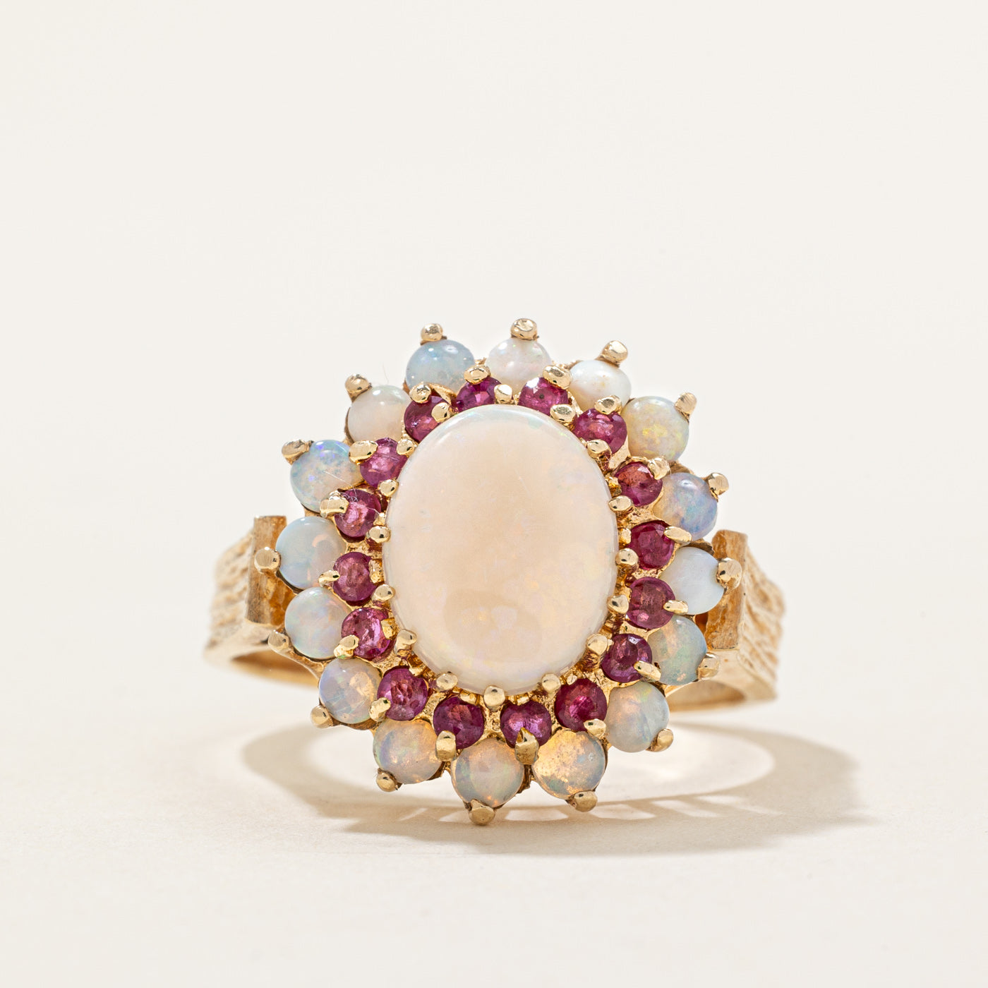 Bague cocktail opale et rubis | 1,64 ct, 0,35 ct | Taille 8,75 |