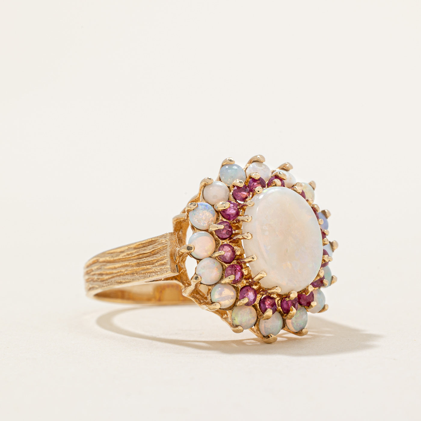 Bague cocktail opale et rubis | 1,64 ct, 0,35 ct | Taille 8,75 |