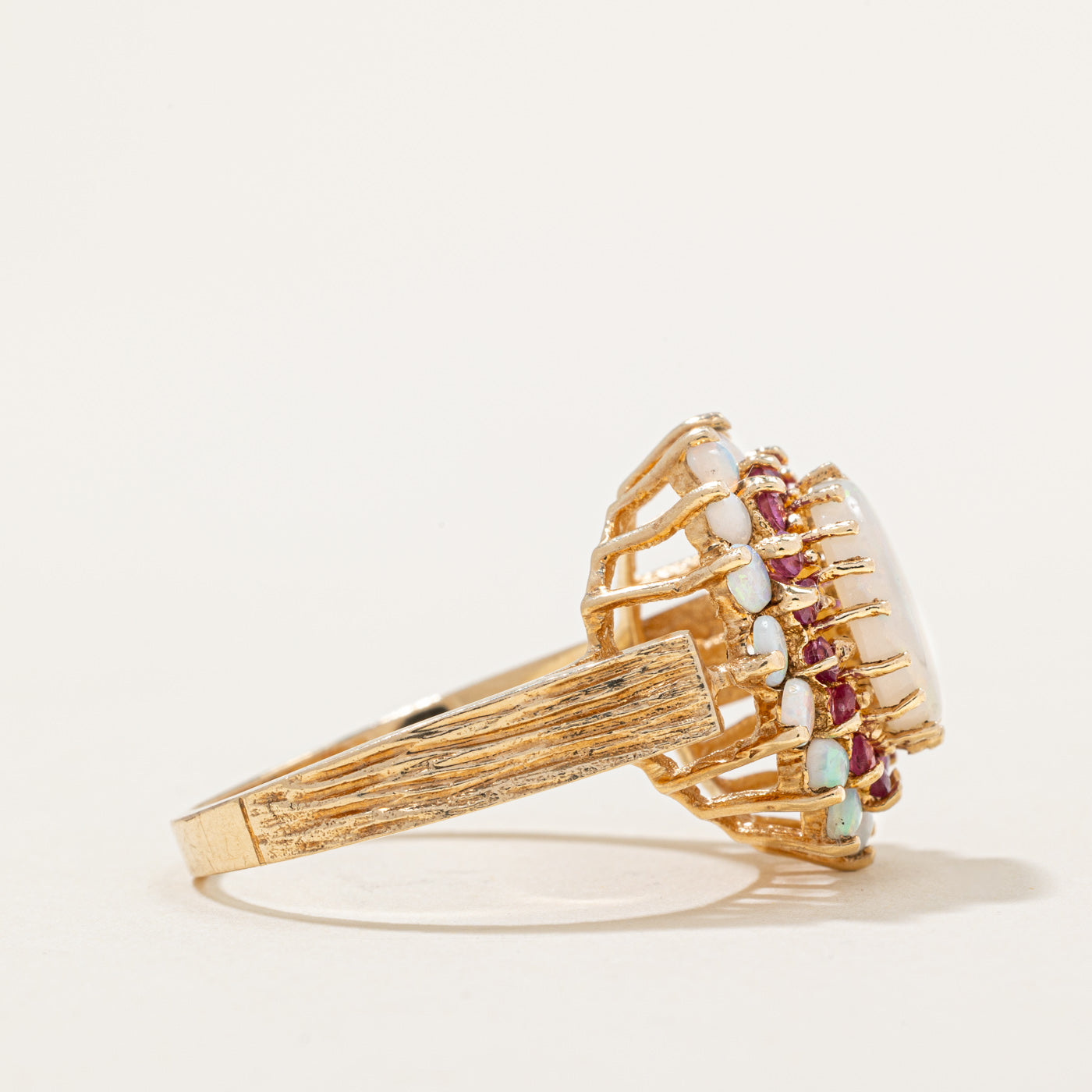Bague cocktail opale et rubis | 1,64 ct, 0,35 ct | Taille 8,75 |