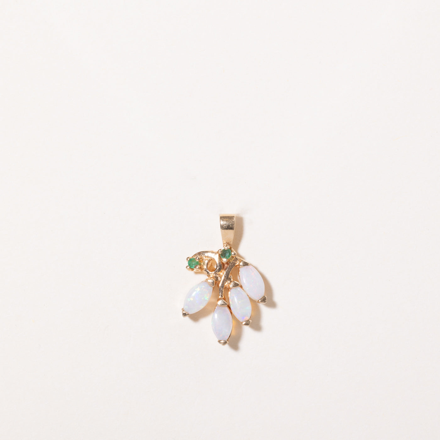 Pendentif Opale et Émeraude | 0,032 ctw, 0,02 ctw |