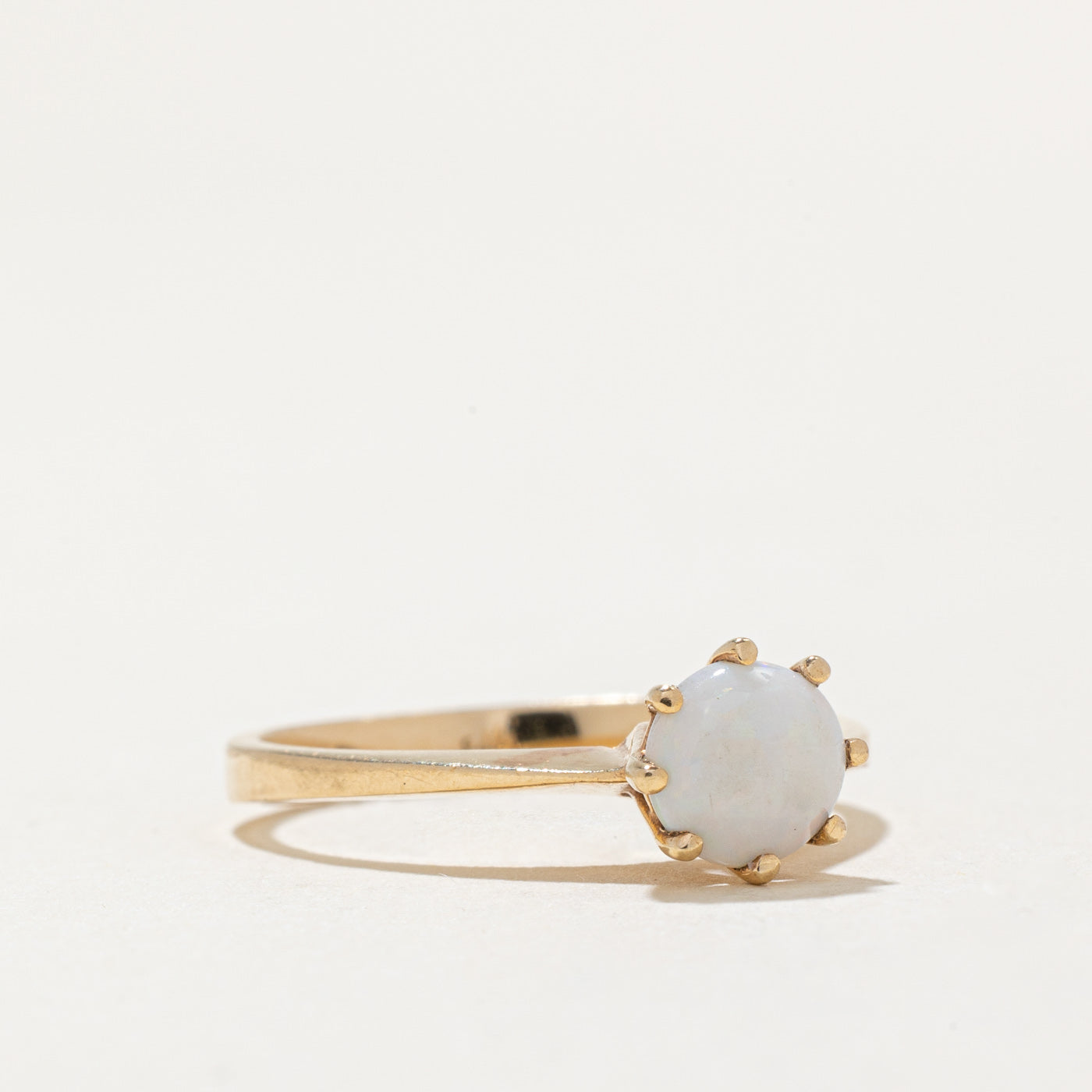 Bague en opale sertie haut | 0,38 ct | Taille 5,75 |