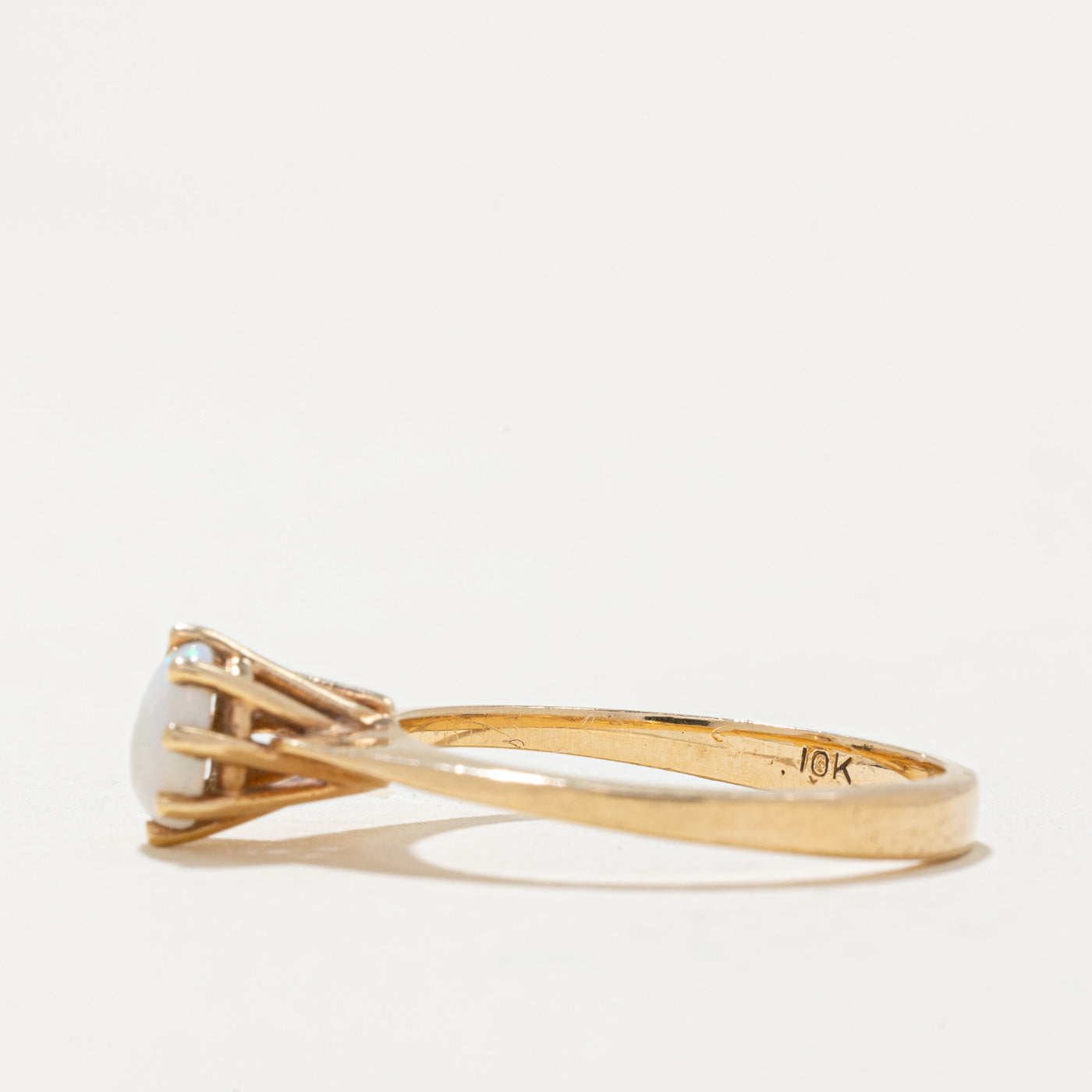 Bague en opale sertie haut | 0,38 ct | Taille 5,75 |