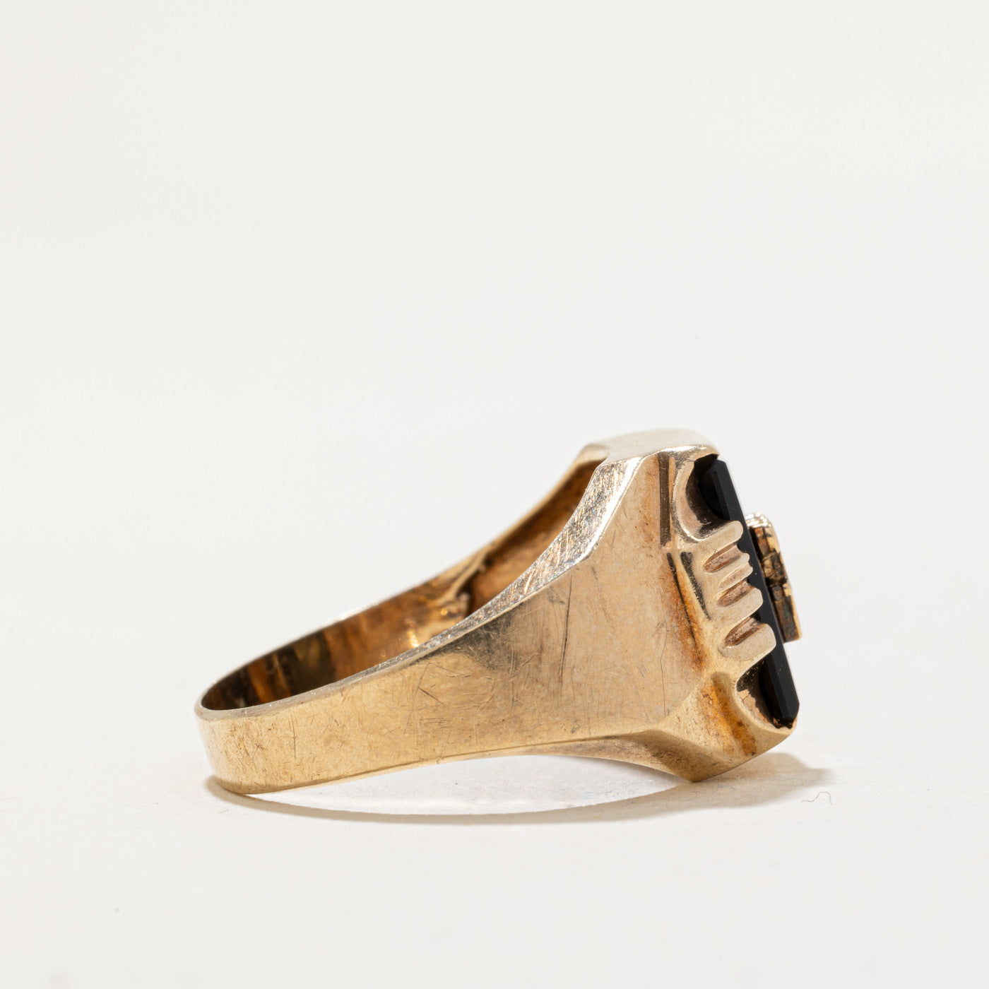 Bague chevalière en onyx « V » | 1,00 ct | Taille 6,5 |