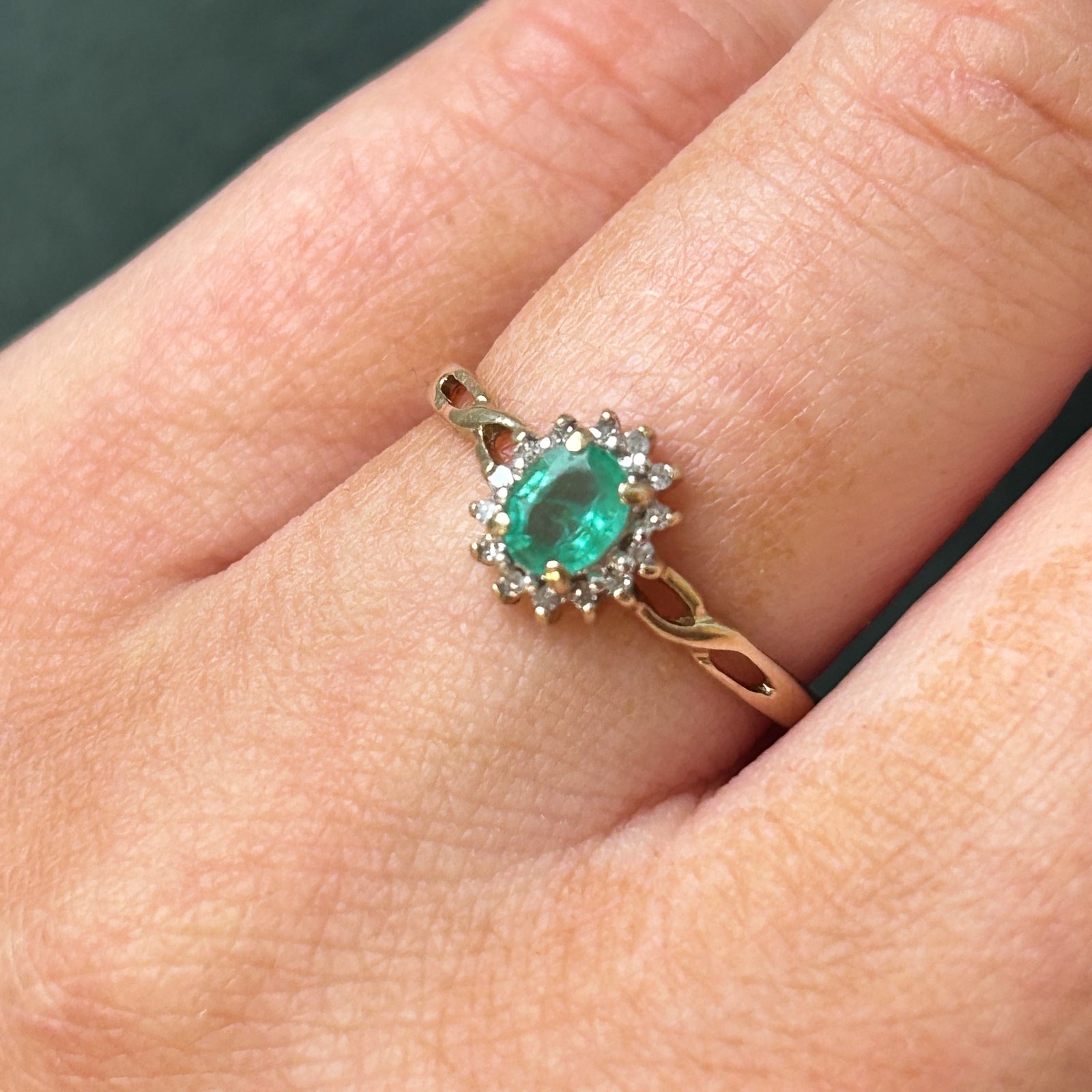 Emerald & Diamond Cocktail Ring | 0.25ct | 0.05ctw | SZ 7 |