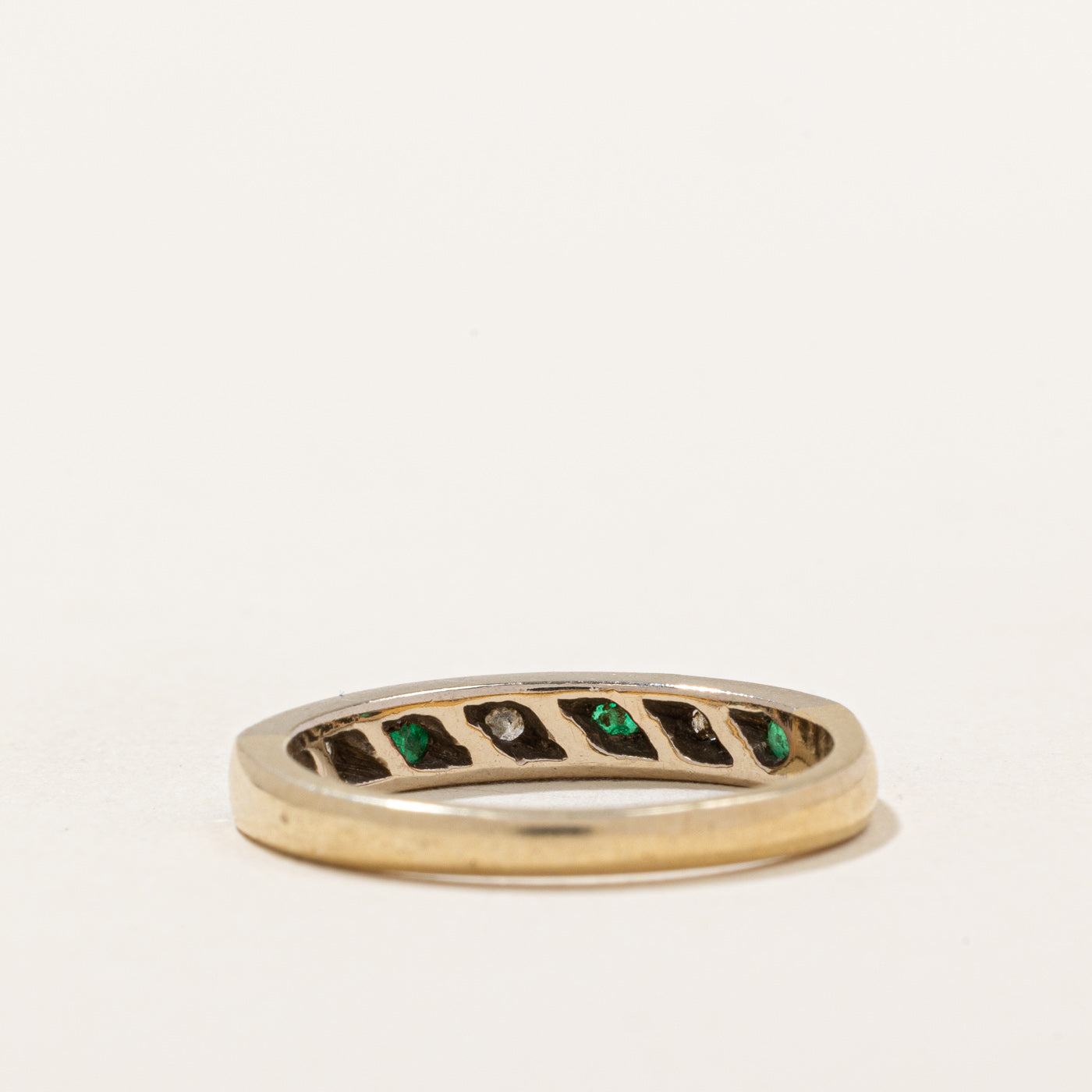 Bague Londres 1977 en émeraude et diamants | 0,12 ct, 0,045 ct | Taille 5,25 |