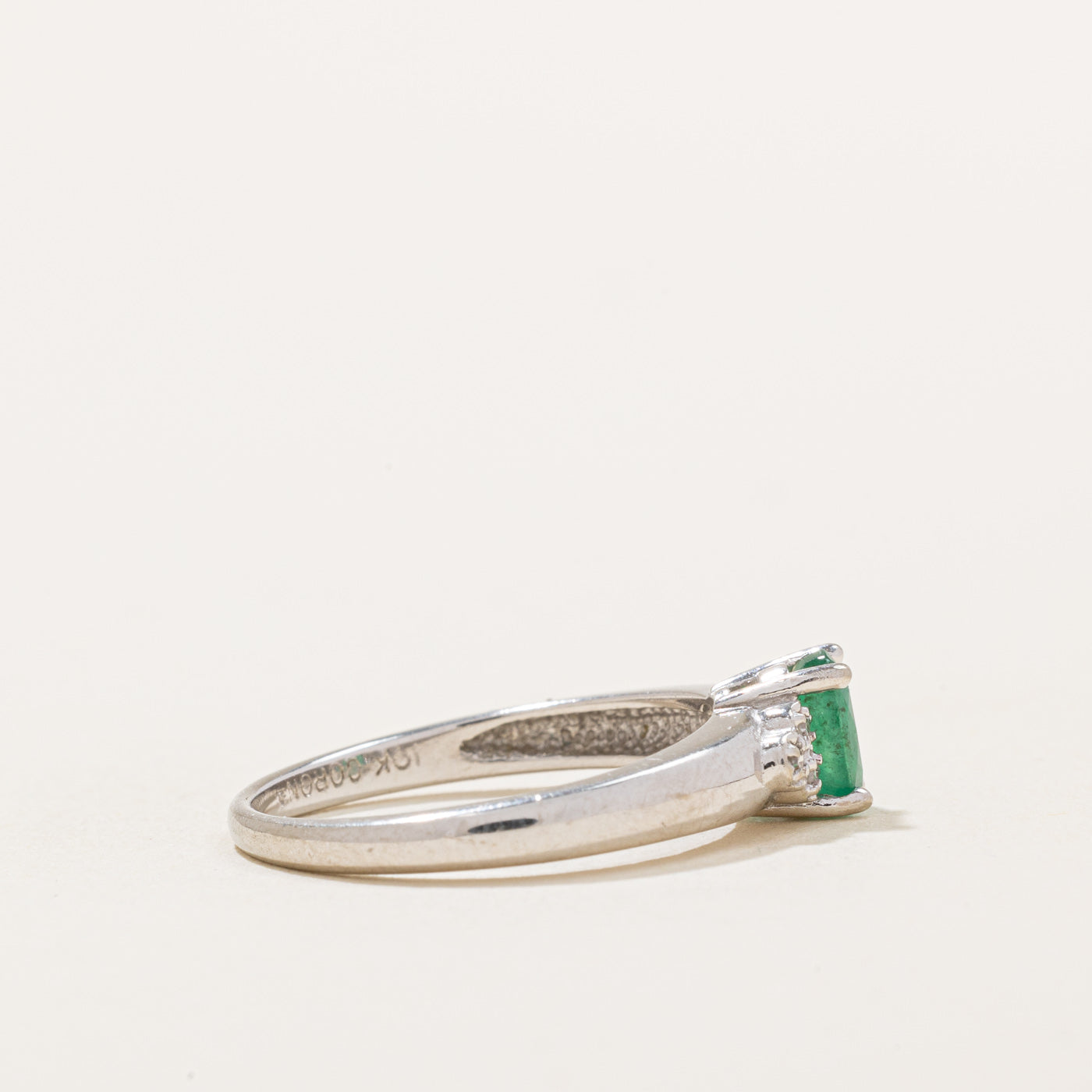 Bague émeraude et diamants | 0,35 ct, 0,02 ct au total | Taille 6,5 |