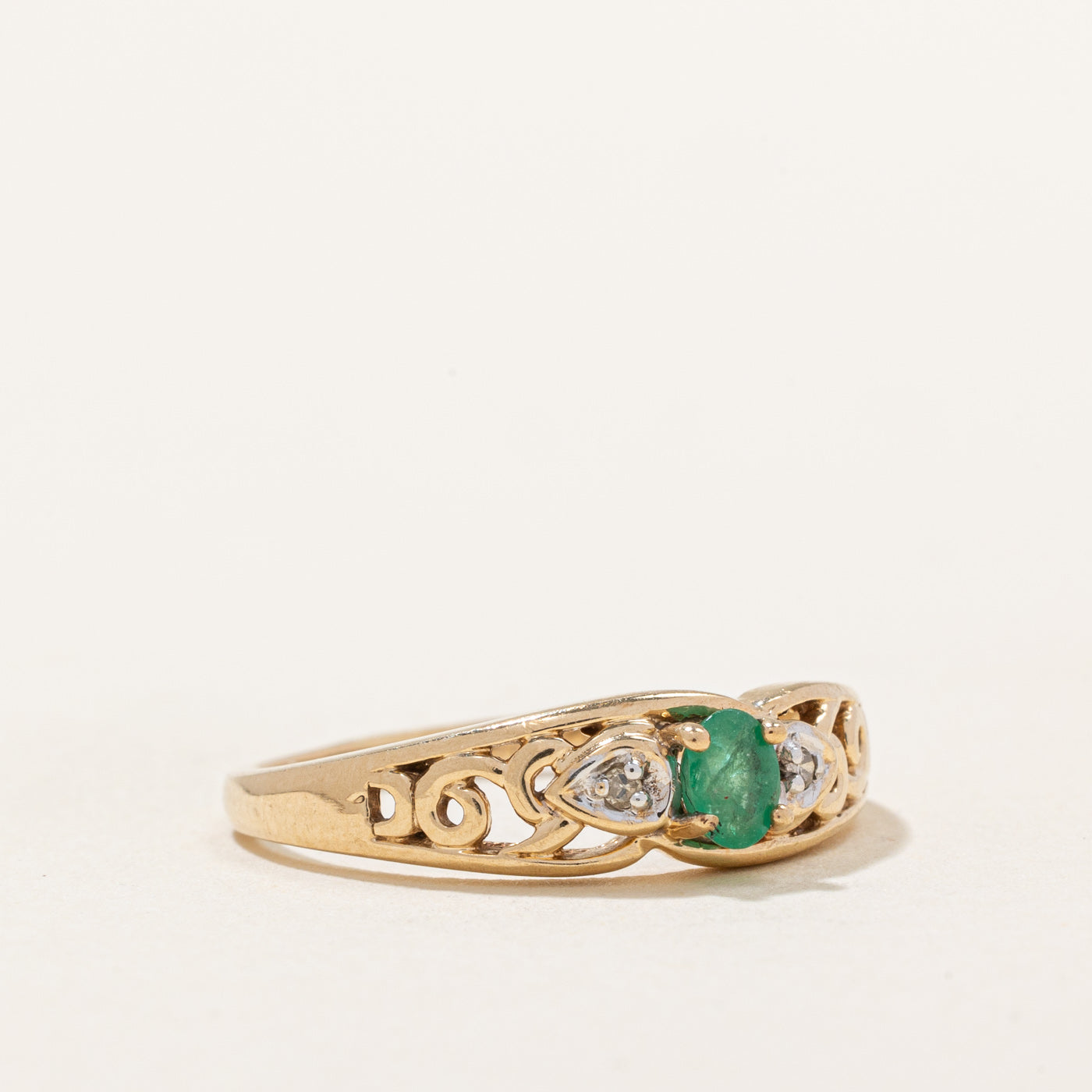 Emerald & Diamond Lattice Ring | 0.13ct, 0.01ctw | SZ 6.75 |