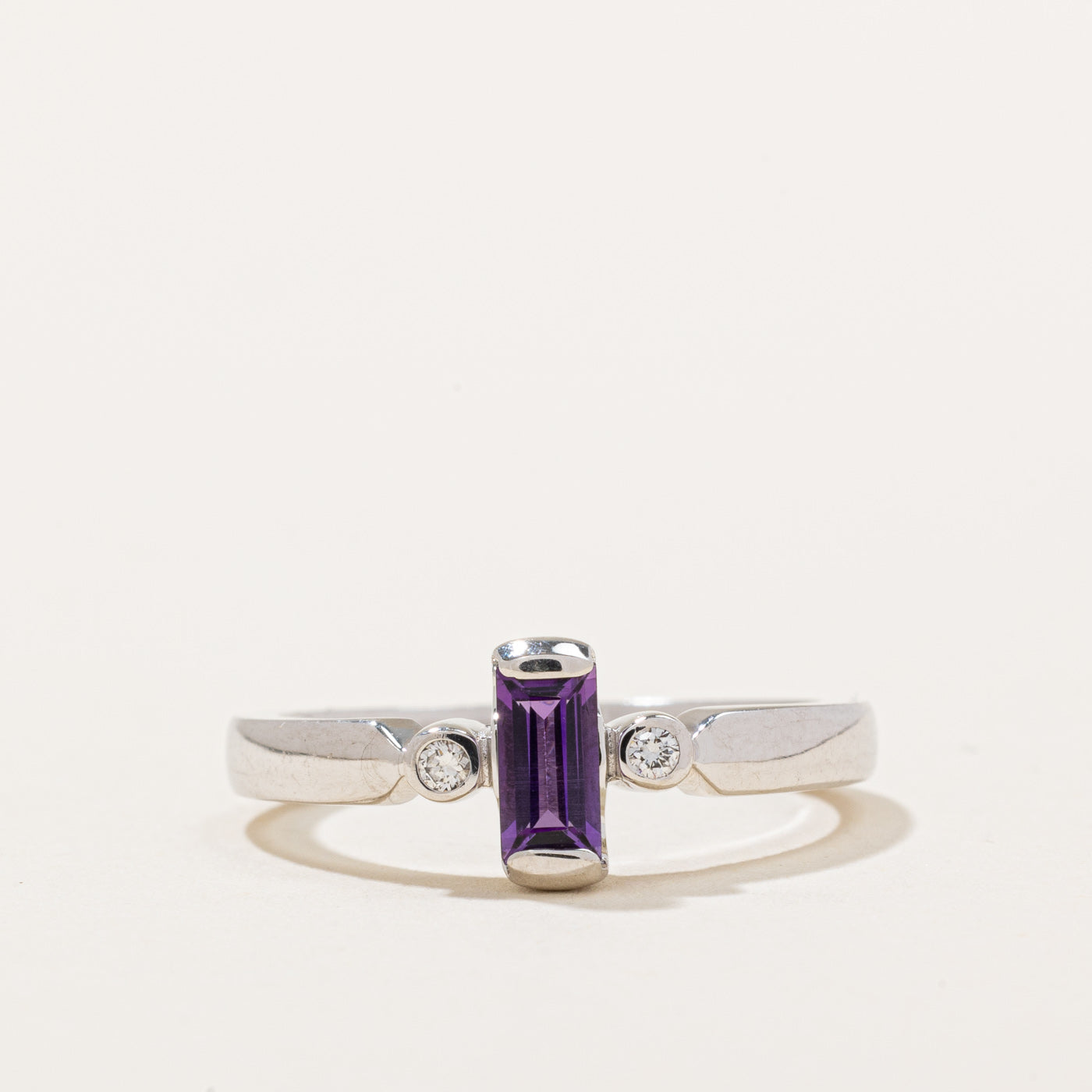 Bague en améthyste et diamants | 0,25 ct, 0,04 ct au total | Taille 6,25 |