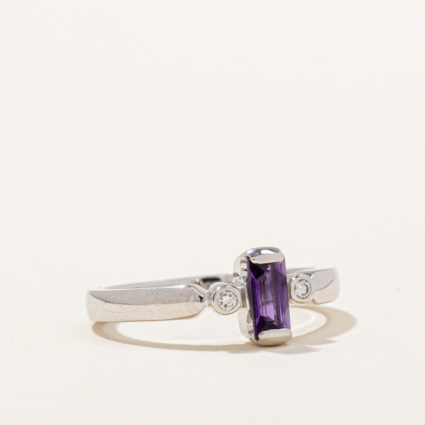Bague en améthyste et diamants | 0,25 ct, 0,04 ct au total | Taille 6,25 |
