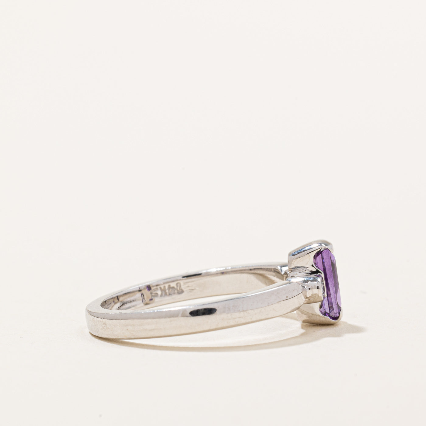 Bague en améthyste et diamants | 0,25 ct, 0,04 ct au total | Taille 6,25 |
