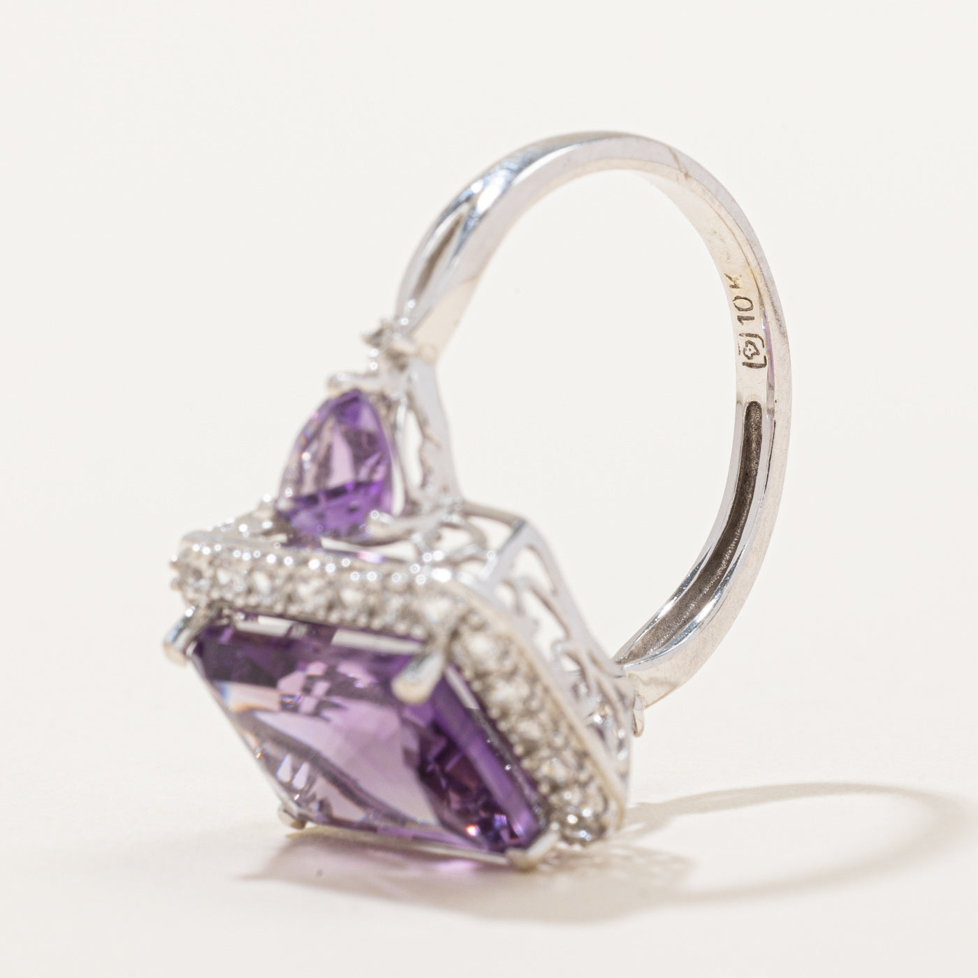 Bague halo en améthyste et saphir blanc synthétique | 5,00 ct, 0,50 ct | Taille 6,25 |