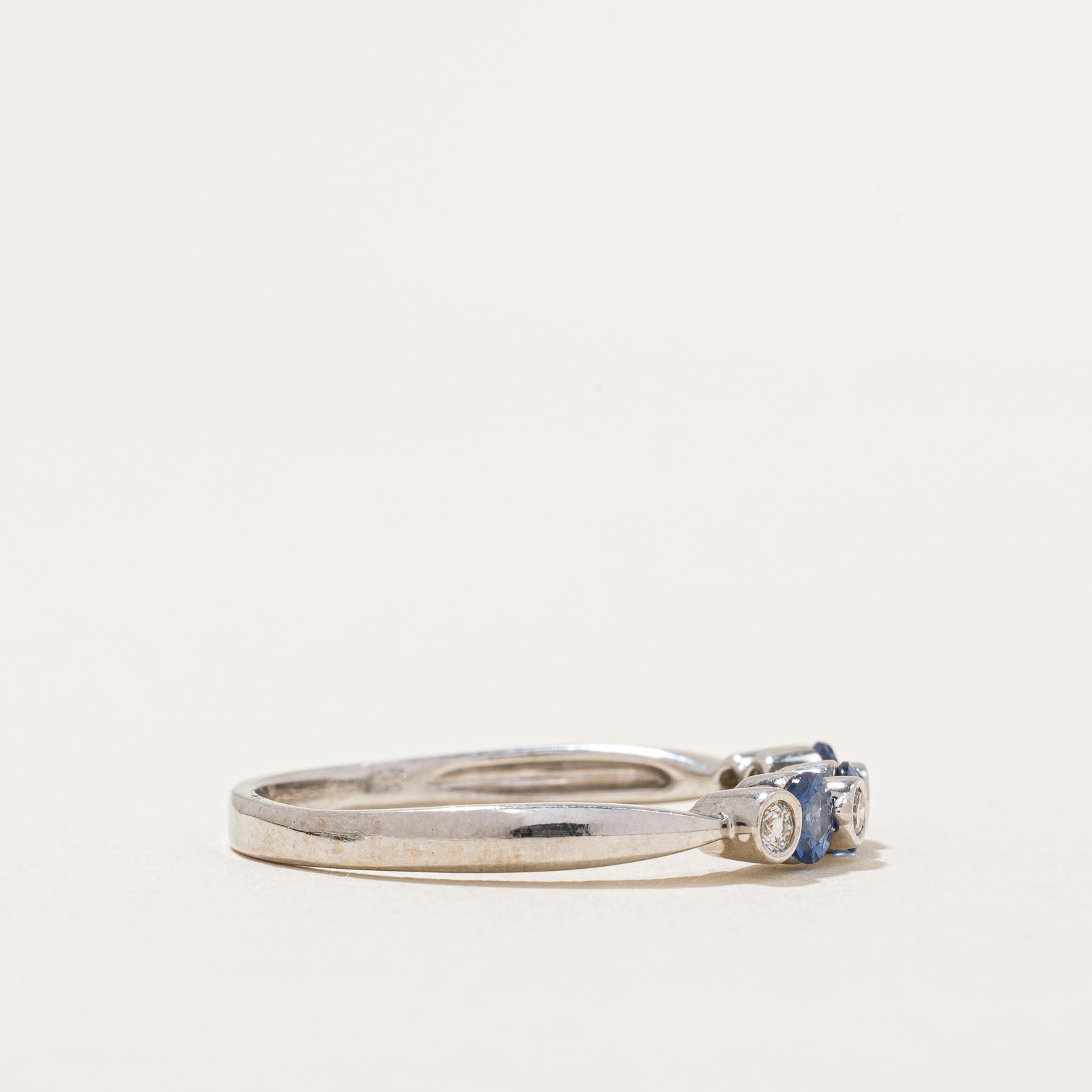 Bague saphir bleu et diamants | 0,42 ct, 0,12 ct | Taille 8,75 |