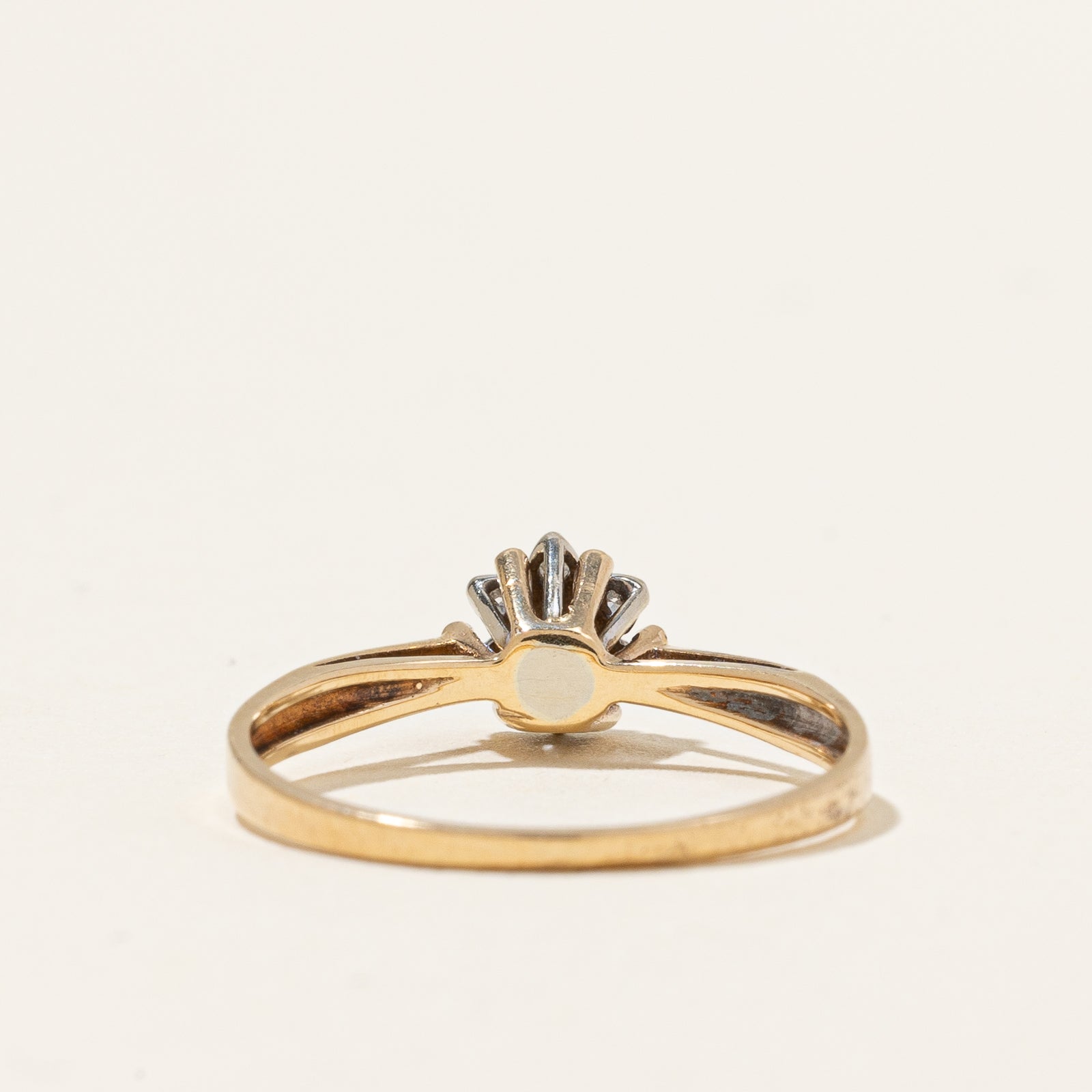 Bague fleur sertie de saphirs bleus et de diamants | 0,03 ct, 0,03 ct au total | Taille 5,5 |