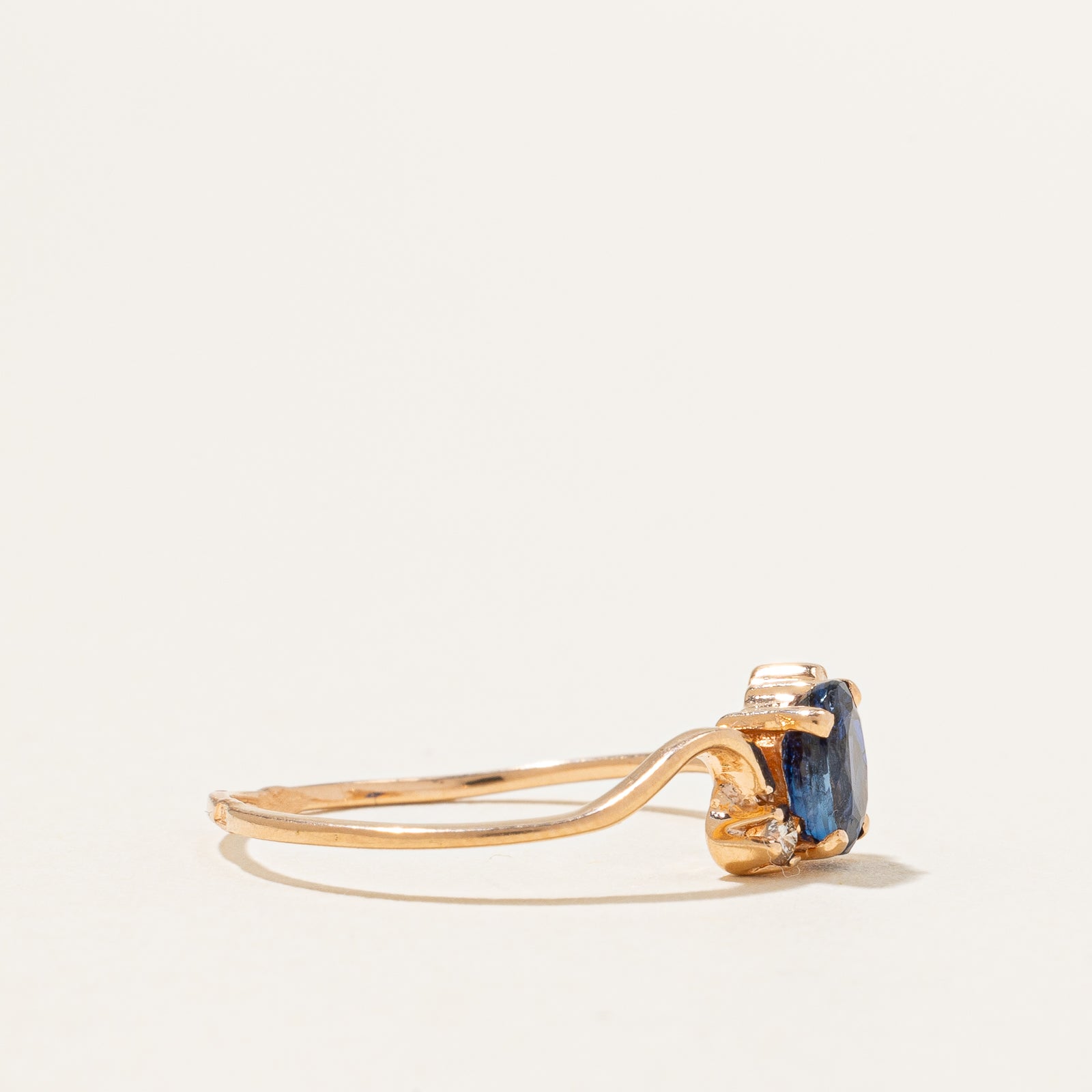Bague saphir bleu et diamants | 0,50 ct, 0,04 ct au total | Taille 7 |