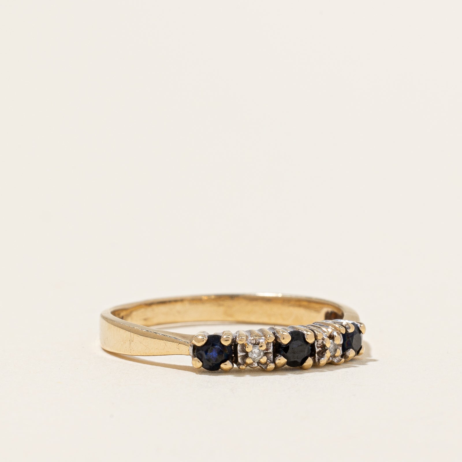 Bague saphir bleu et diamants | 0,18 ct, 0,01 ct | Taille 6,75 |