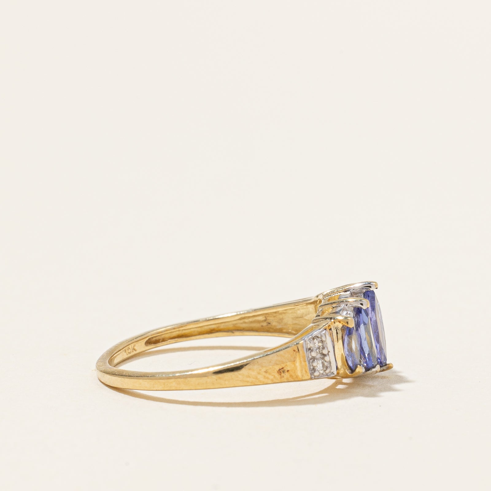 Bague en tanzanite taille marquise et diamants | 0,50 ct, 0,02 ct | Taille 5,75 |
