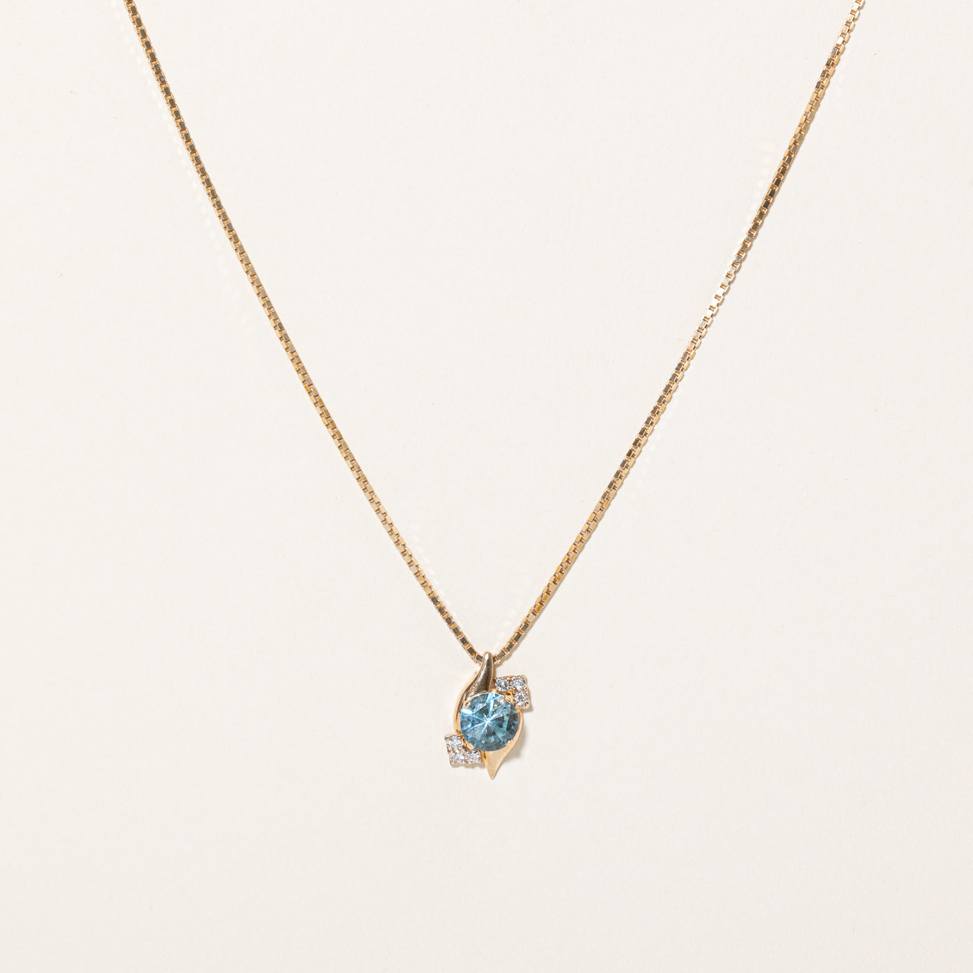 Topaz & Diamond Pendant & Necklace | 2.60ct, 0.12ctw | 16" |