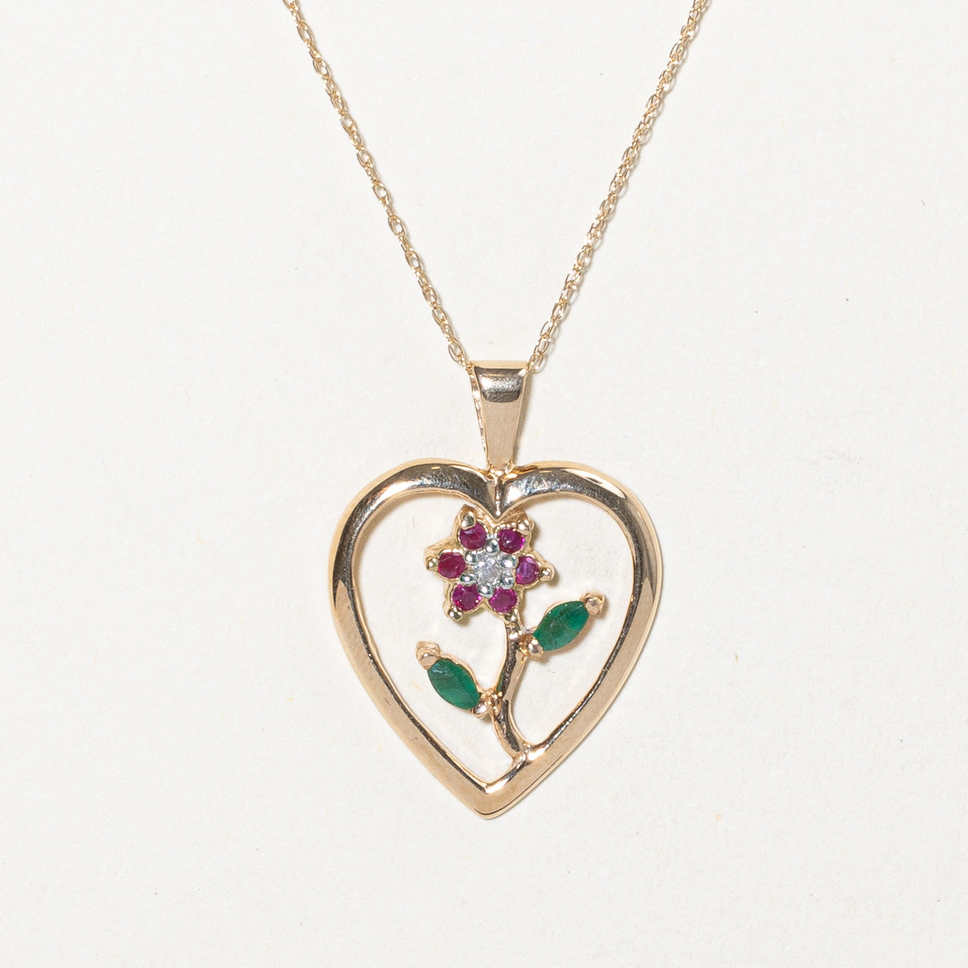 Collier pendentif fleur et cœur en pierres précieuses multiples | 0,26 ct | 45,7 cm |