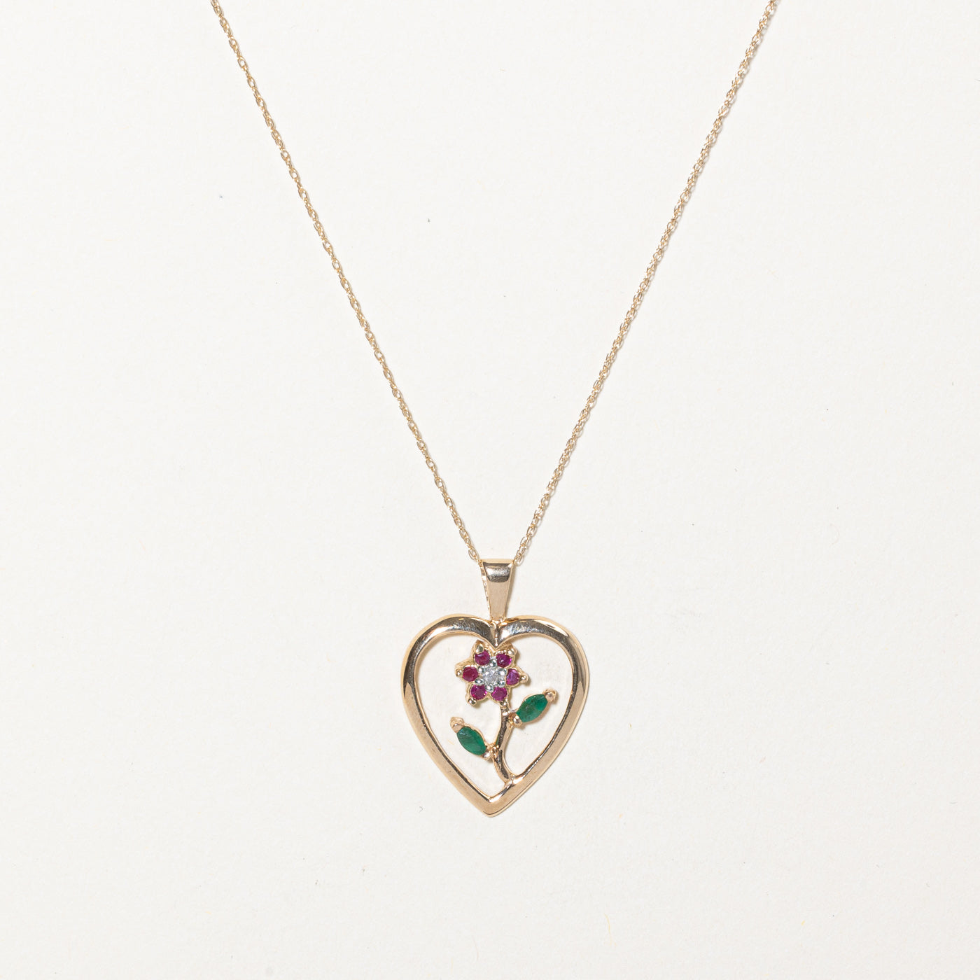 Collier pendentif fleur et cœur en pierres précieuses multiples | 0,26 ct | 45,7 cm |