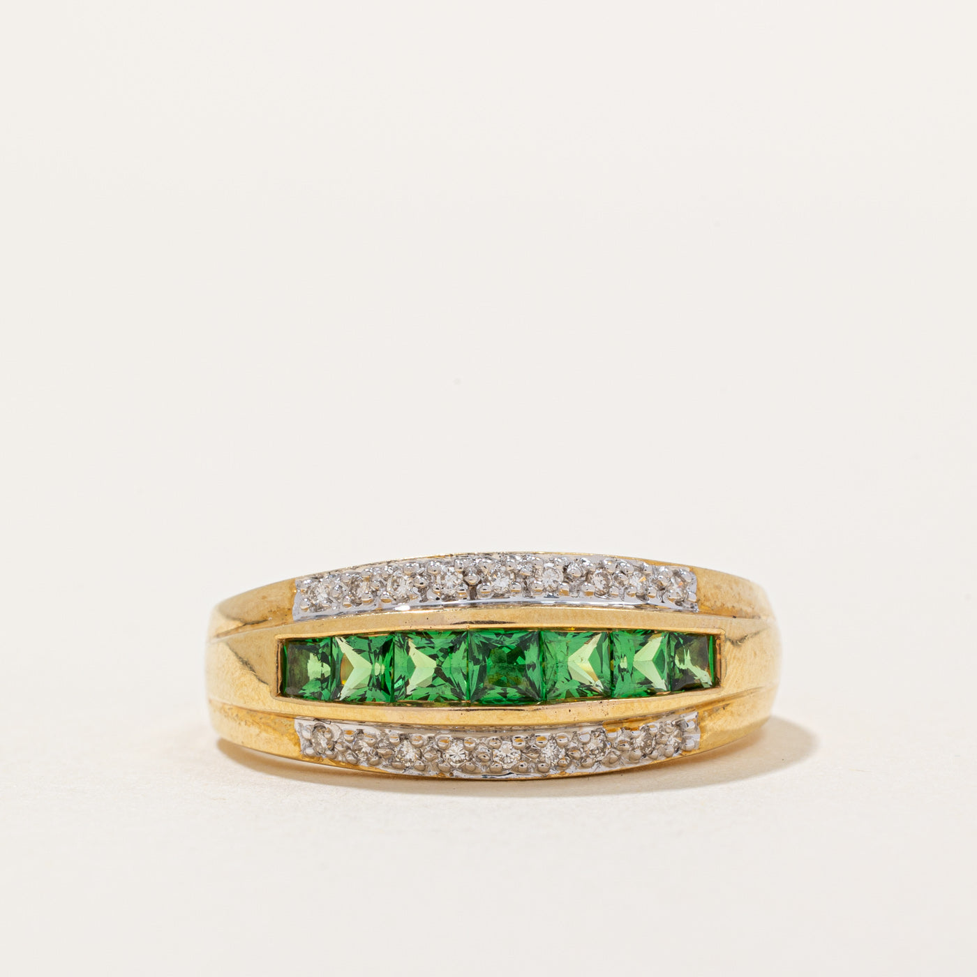 Bague en grenat vert et diamants | 0,80 ct, 0,09 ct | Taille 10,75 |