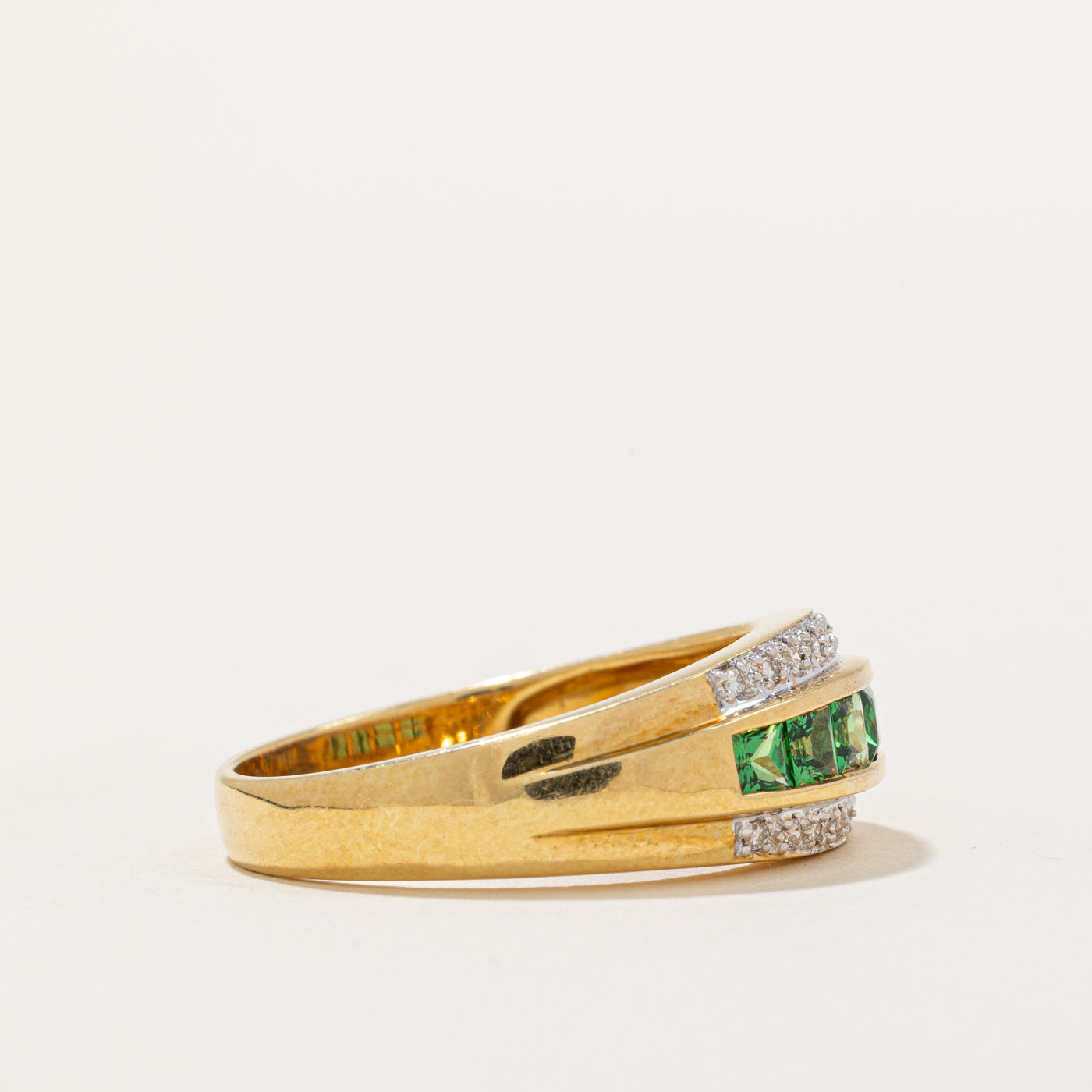 Bague en grenat vert et diamants | 0,80 ct, 0,09 ct | Taille 10,75 |