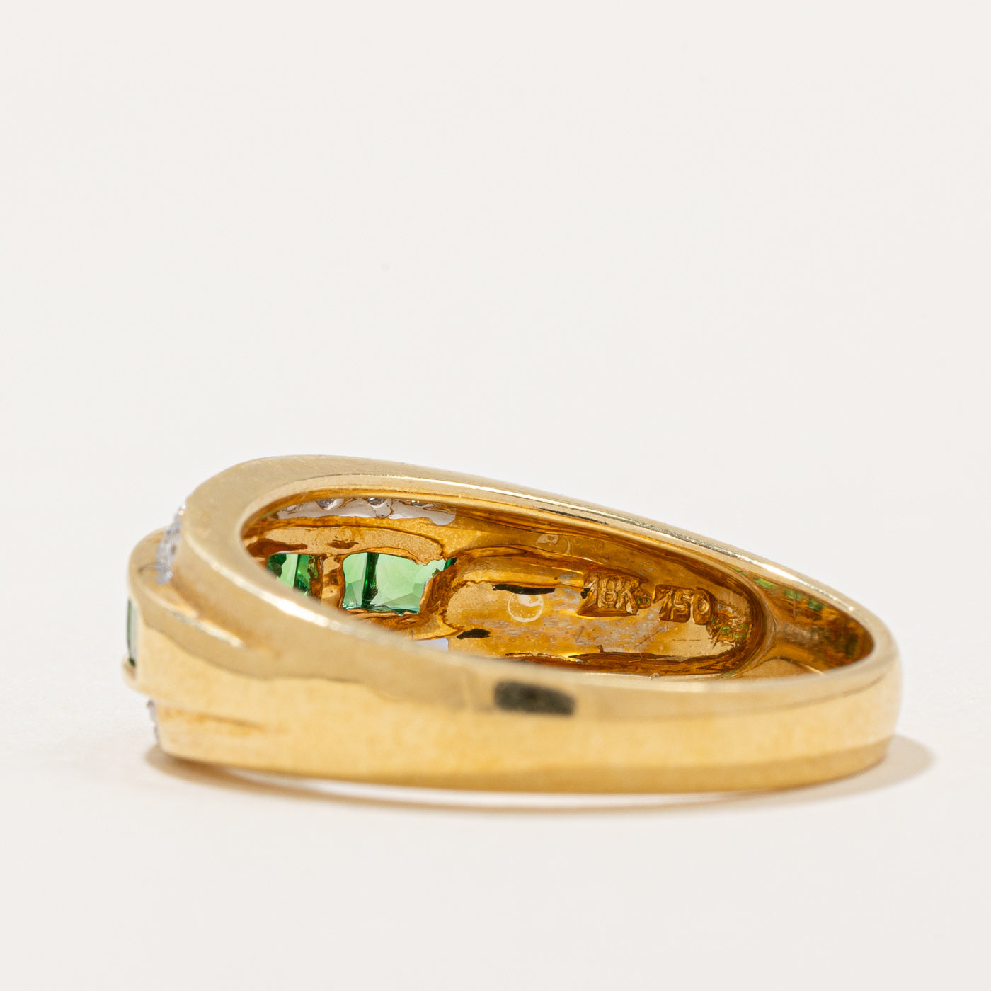 Bague en grenat vert et diamants | 0,80 ct, 0,09 ct | Taille 10,75 |