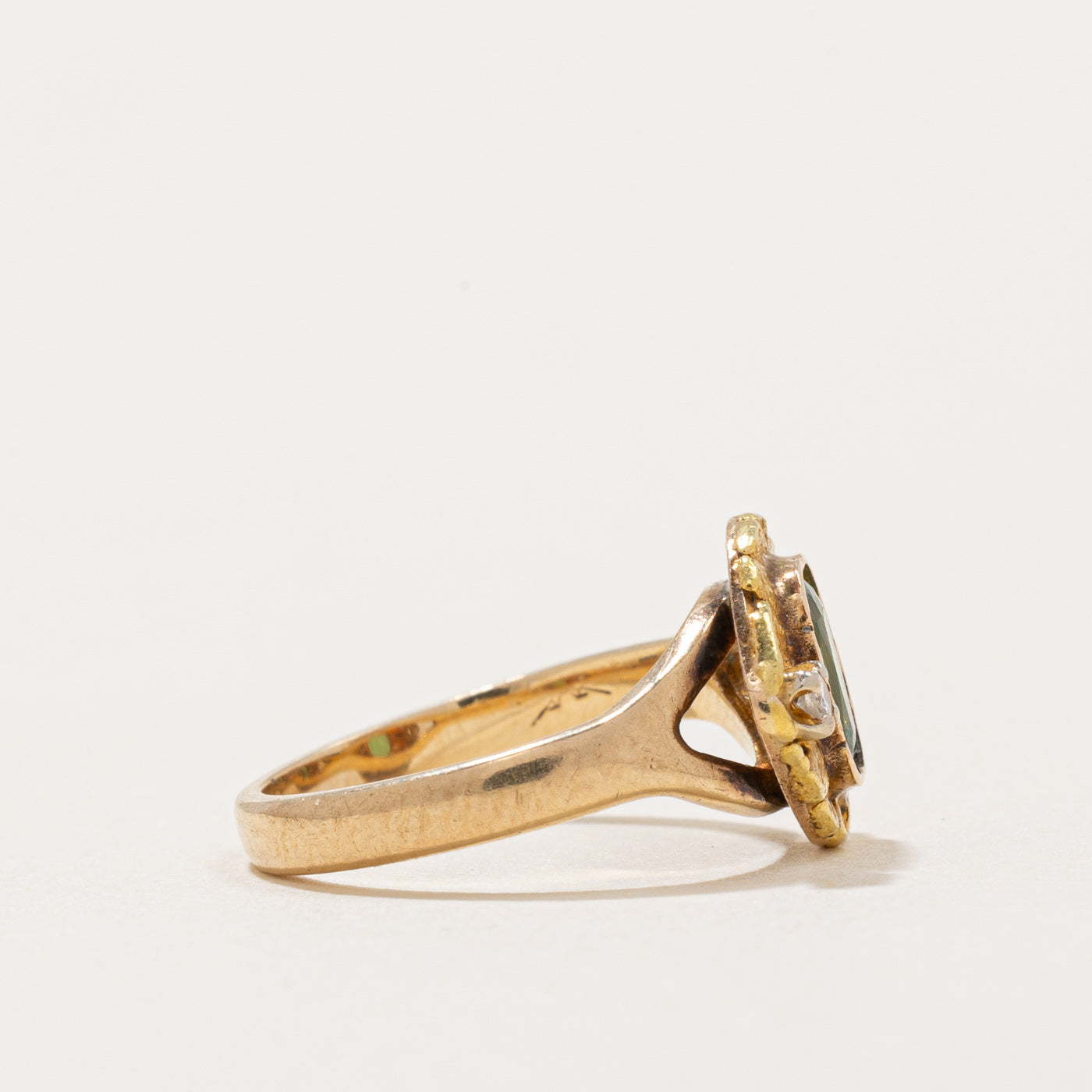 Green Garnet & Diamond Ring | 0.22ct, 0.015ct | SZ 2.25 |