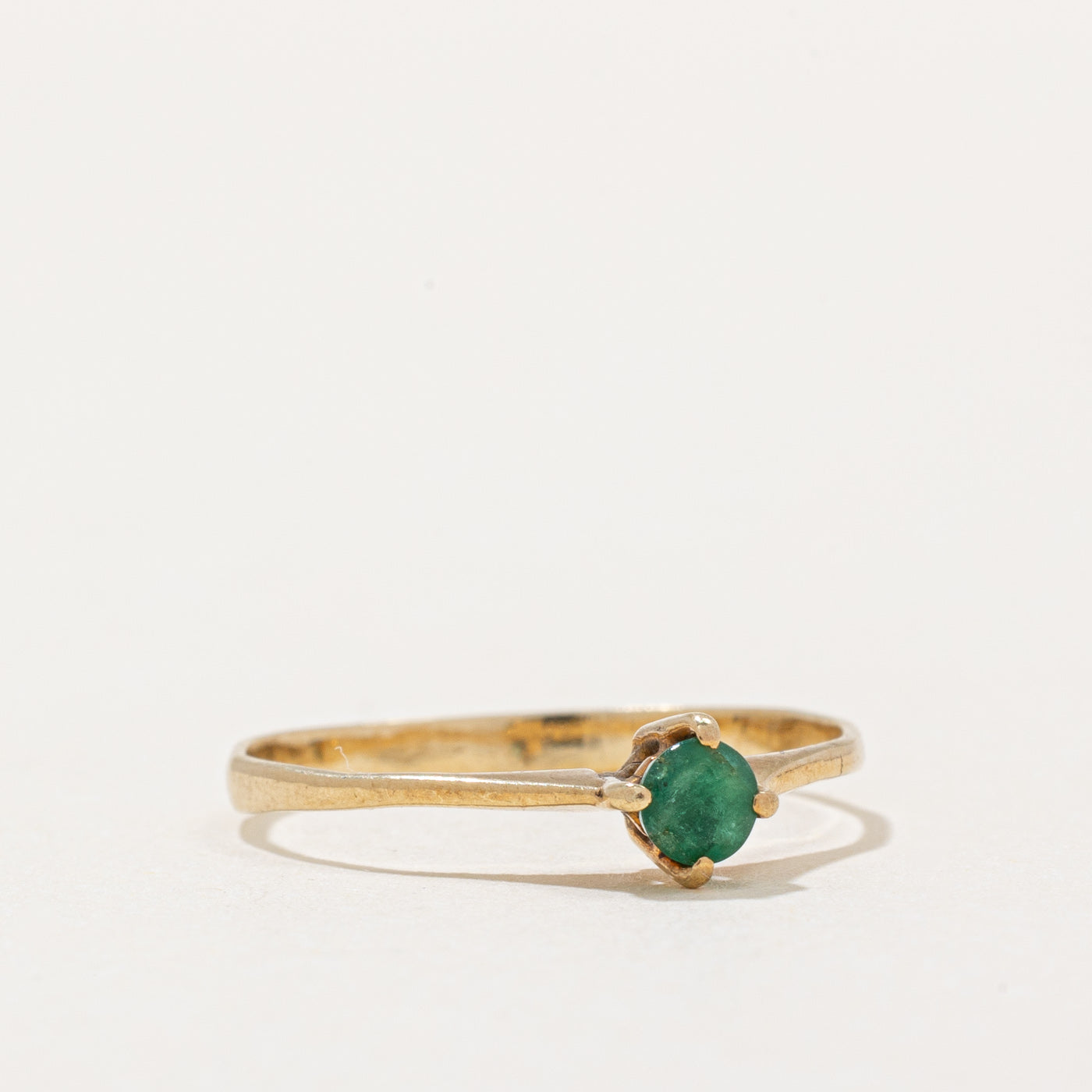 Bague émeraude sertie griffes | 0,085 ct | Taille 6 |