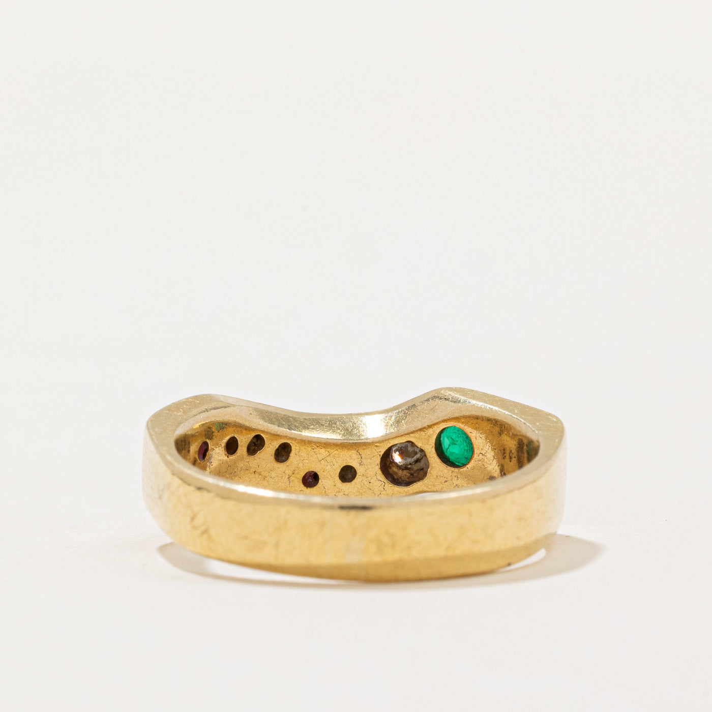Bague vague en diamants et émeraudes | 0,16 ct au total, 0,07 ct | Taille 6 |