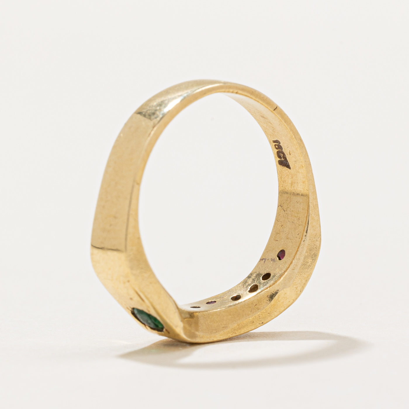 Bague vague en diamants et émeraudes | 0,16 ct au total, 0,07 ct | Taille 6 |