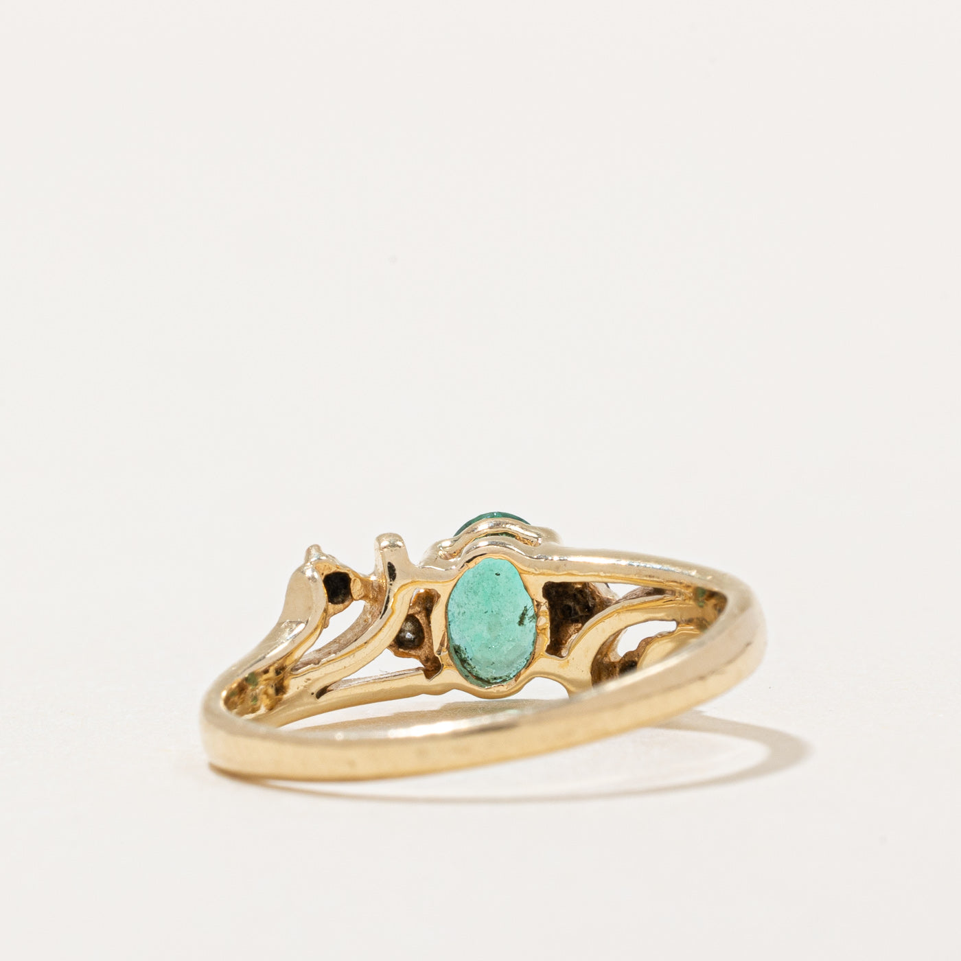 Bague émeraude et diamants | 0,35 ct, 0,08 ct au total | Taille 5,5 |