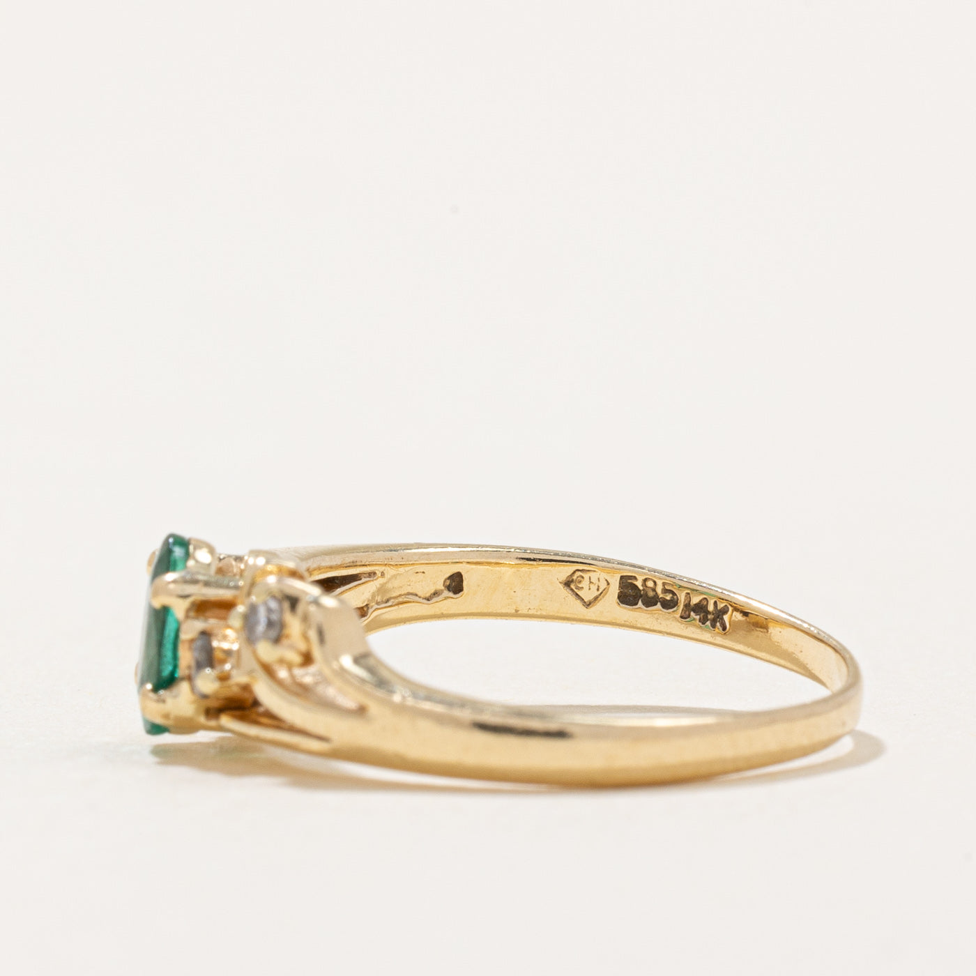 Bague émeraude et diamants | 0,35 ct, 0,08 ct au total | Taille 5,5 |