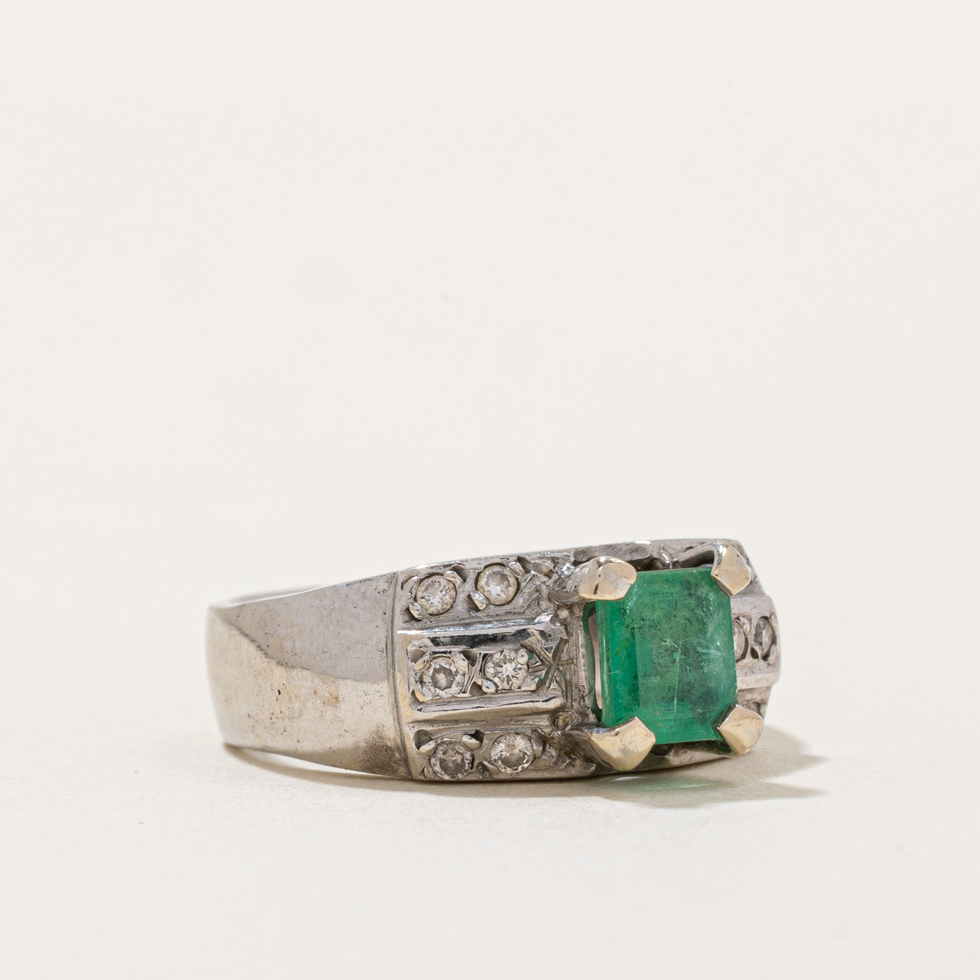 Emerald & Diamond Ring | 0.60ct, 0.06ctw | SZ 5.25 |