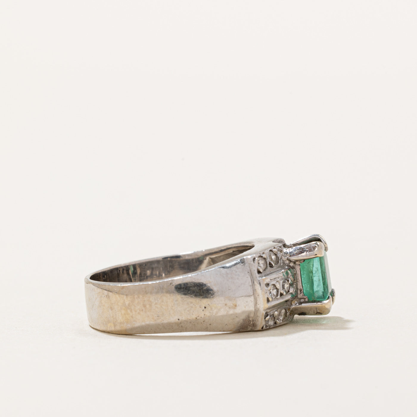 Emerald & Diamond Ring | 0.60ct, 0.06ctw | SZ 5.25 |