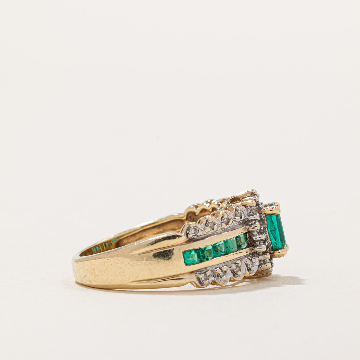 Bague en émeraude synthétique et diamants | 0,50 ct, 0,15 ct | Taille 6,75 |
