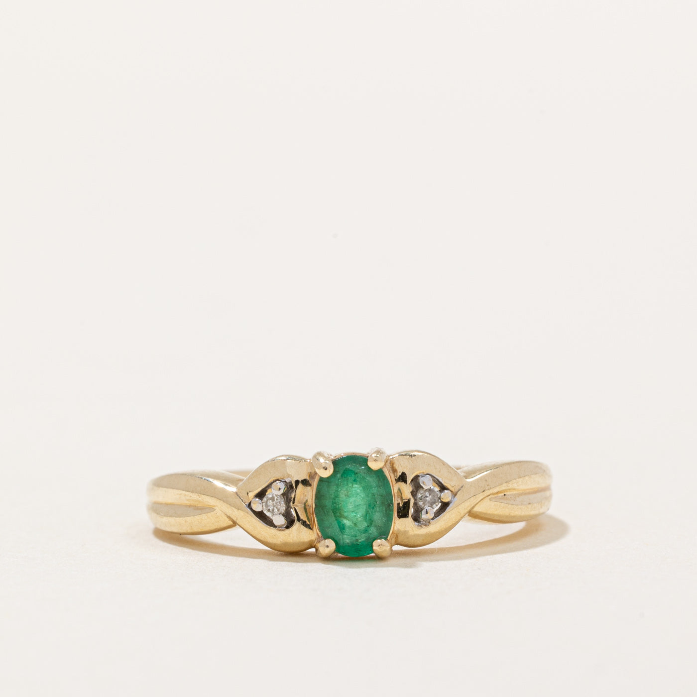 Bague émeraude et diamants | 0,36 ct, 0,01 ct au total | Taille 7,25 |