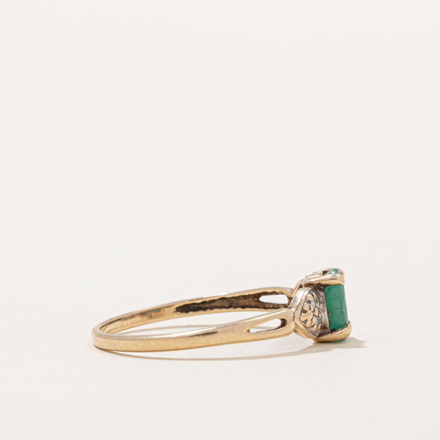 Emerald Heart Ring | 0.36ct | SZ 6.75 |
